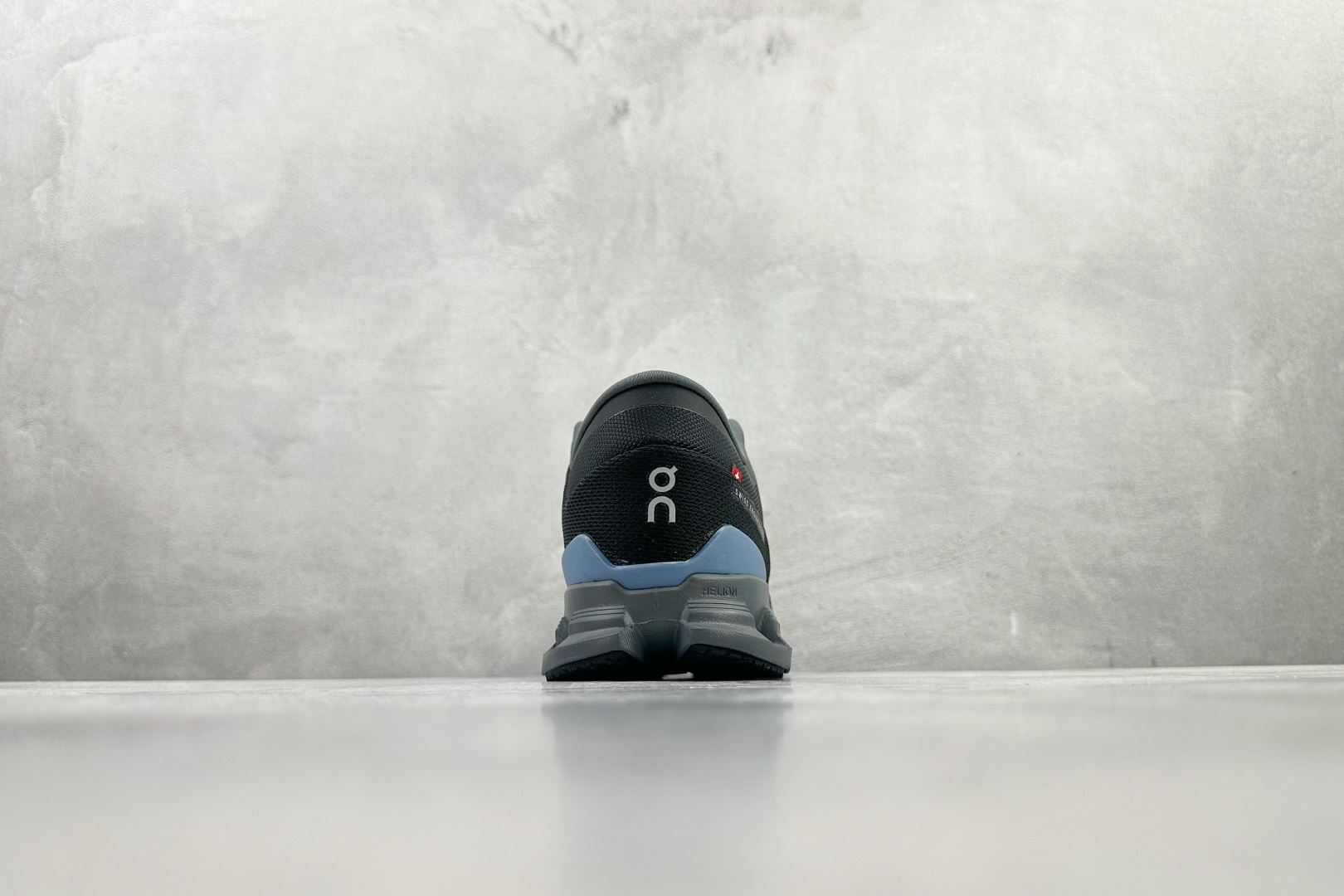 XC2.0 On Cloud X4 黑色货号：3ME尺码：36 36.5 37 38.5 39 40 4