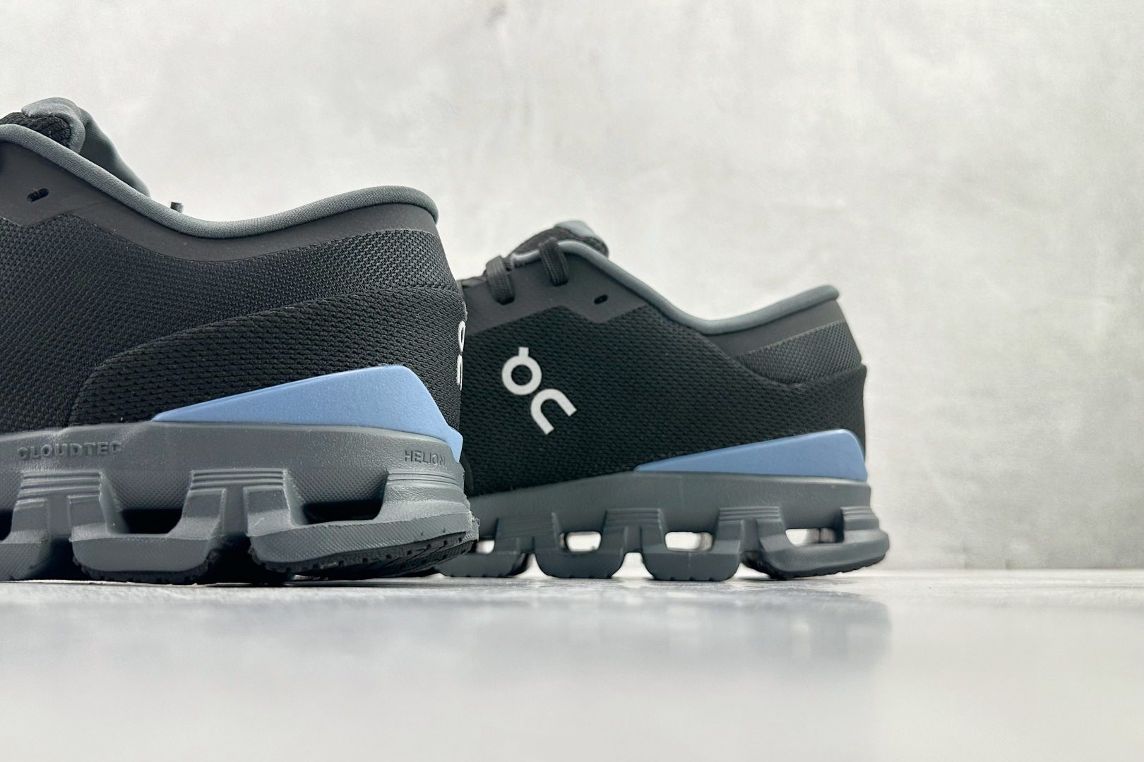 XC2.0 On Cloud X4 黑色货号：3ME尺码：36 36.5 37 38.5 39 40 4