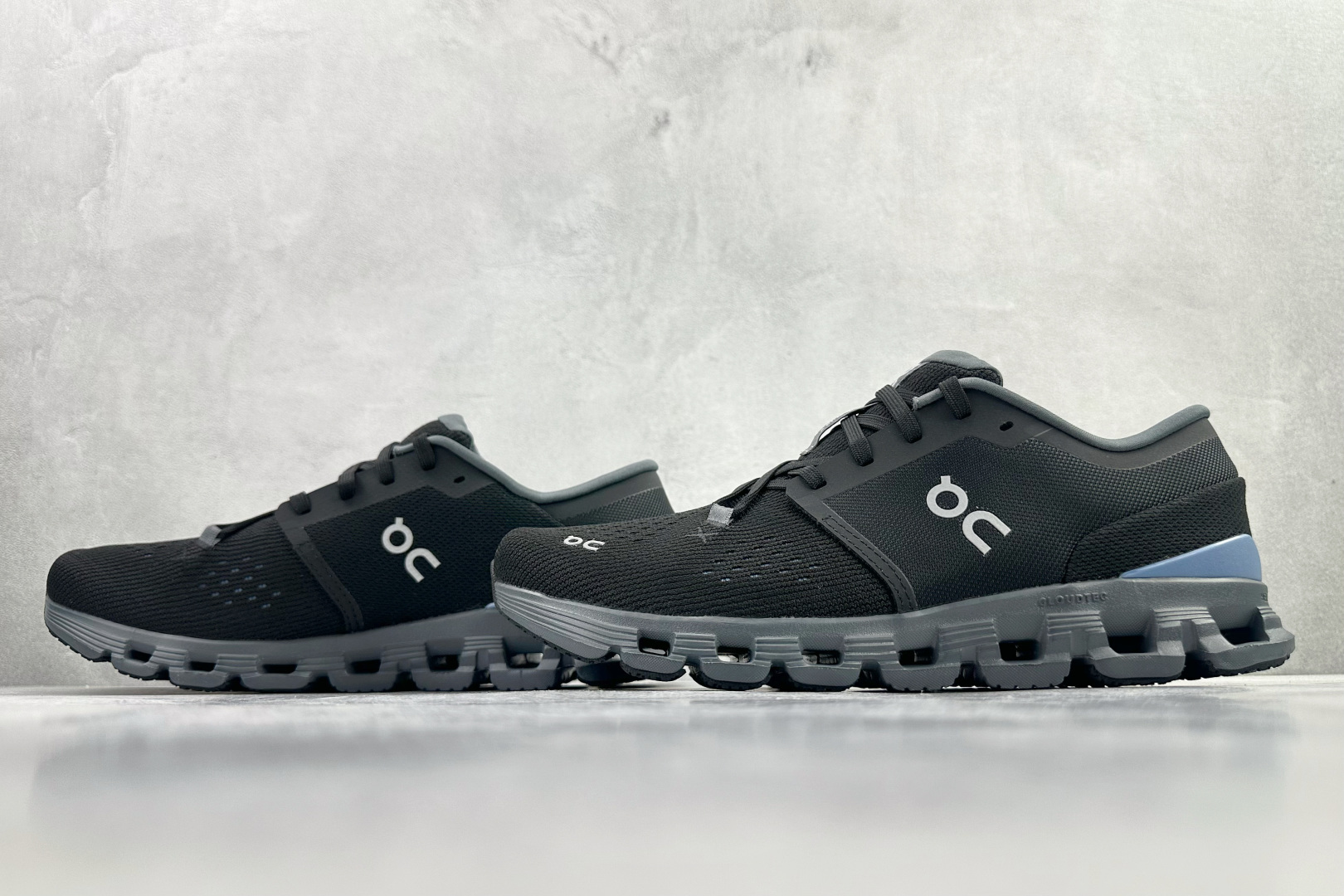 XC2.0 On Cloud X4 黑色货号：3ME尺码：36 36.5 37 38.5 39 40 4