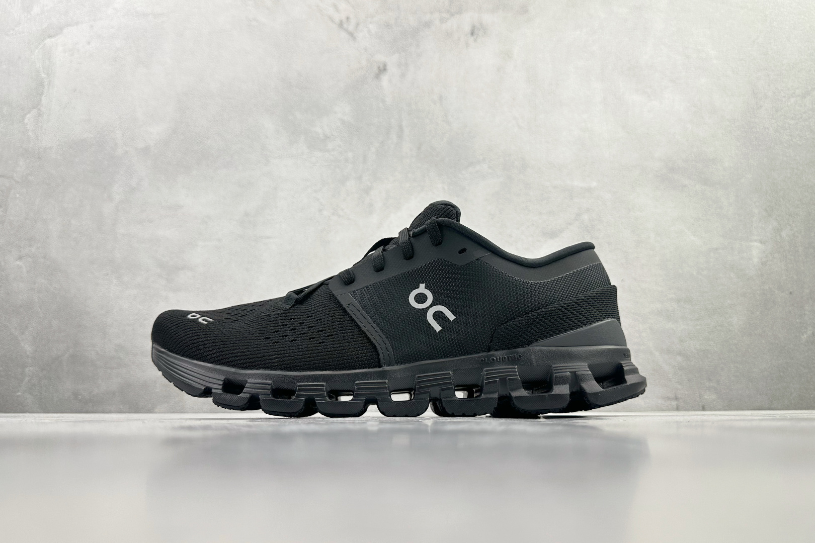On Cloud X4 黑色 3ME3004 On Cloud X4 黑色 3ME3004