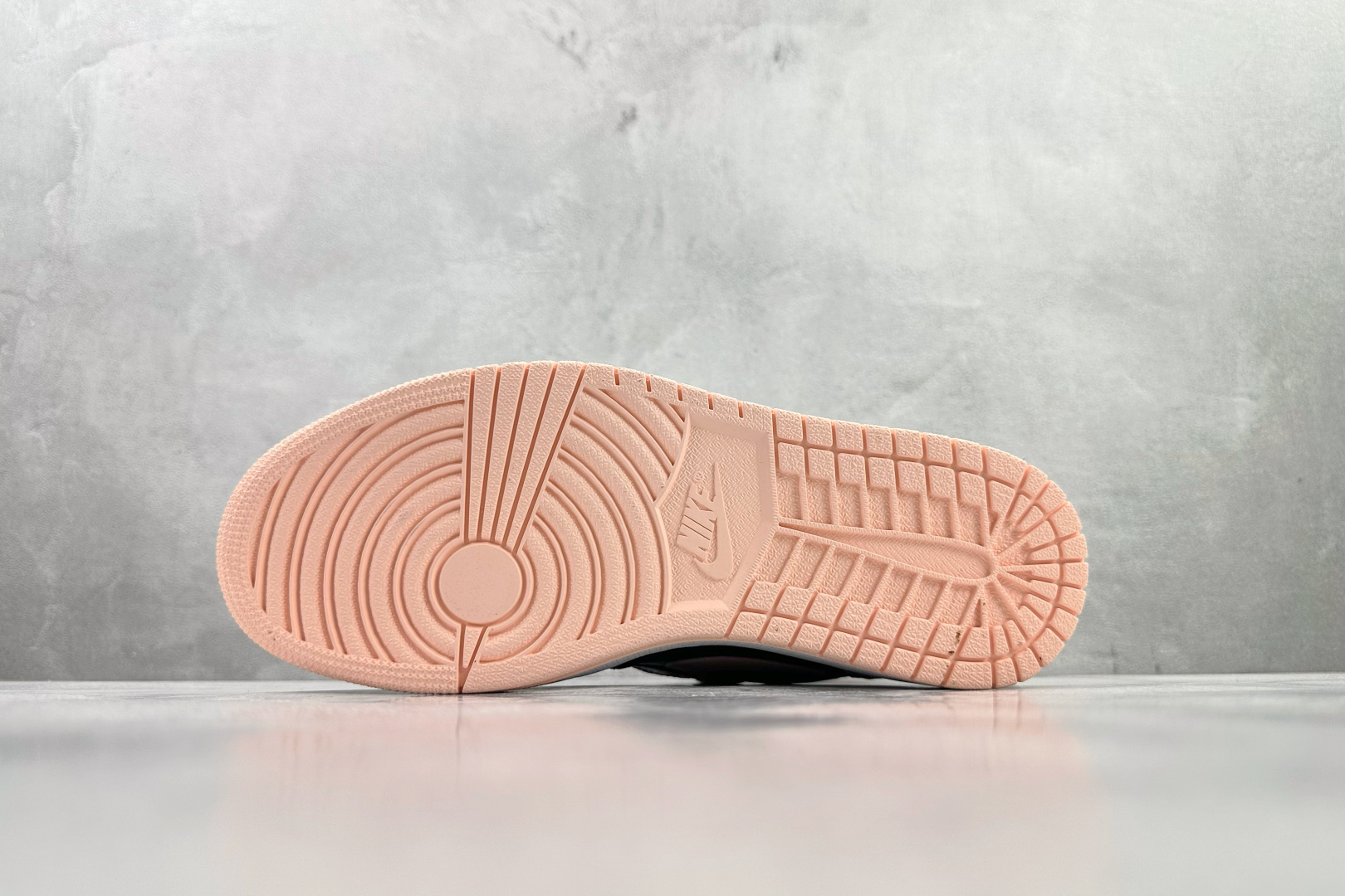 Jordan Air Jordan 1 Retro High Crimson Tint OG款 黑粉脚趾 2019年版 555088-081-Top High Quatity Cheap Sneakers Fashion Clothing Clothes Bags handbags Shoes of all Brand wholesale With The best Quality And Beautiful Price from China Factory Chinese suppliers wholesaler seller Jordan Air Jordan 1 Retro High Crimson Tint OG款 黑粉脚趾 2019年版 555088-081