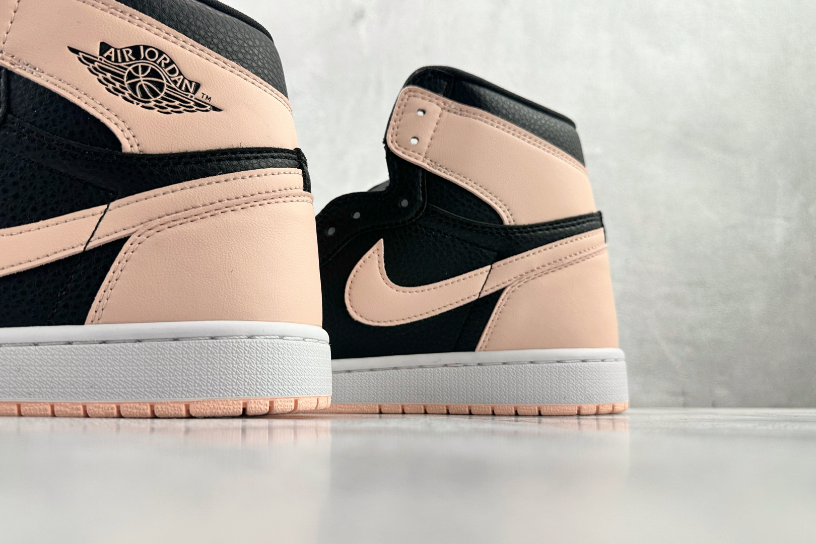 Jordan Air Jordan 1 Retro High Crimson Tint OG款 黑粉脚趾 2019年版 555088-081-Top High Quatity Cheap Sneakers Fashion Clothing Clothes Bags handbags Shoes of all Brand wholesale With The best Quality And Beautiful Price from China Factory Chinese suppliers wholesaler seller Jordan Air Jordan 1 Retro High Crimson Tint OG款 黑粉脚趾 2019年版 555088-081