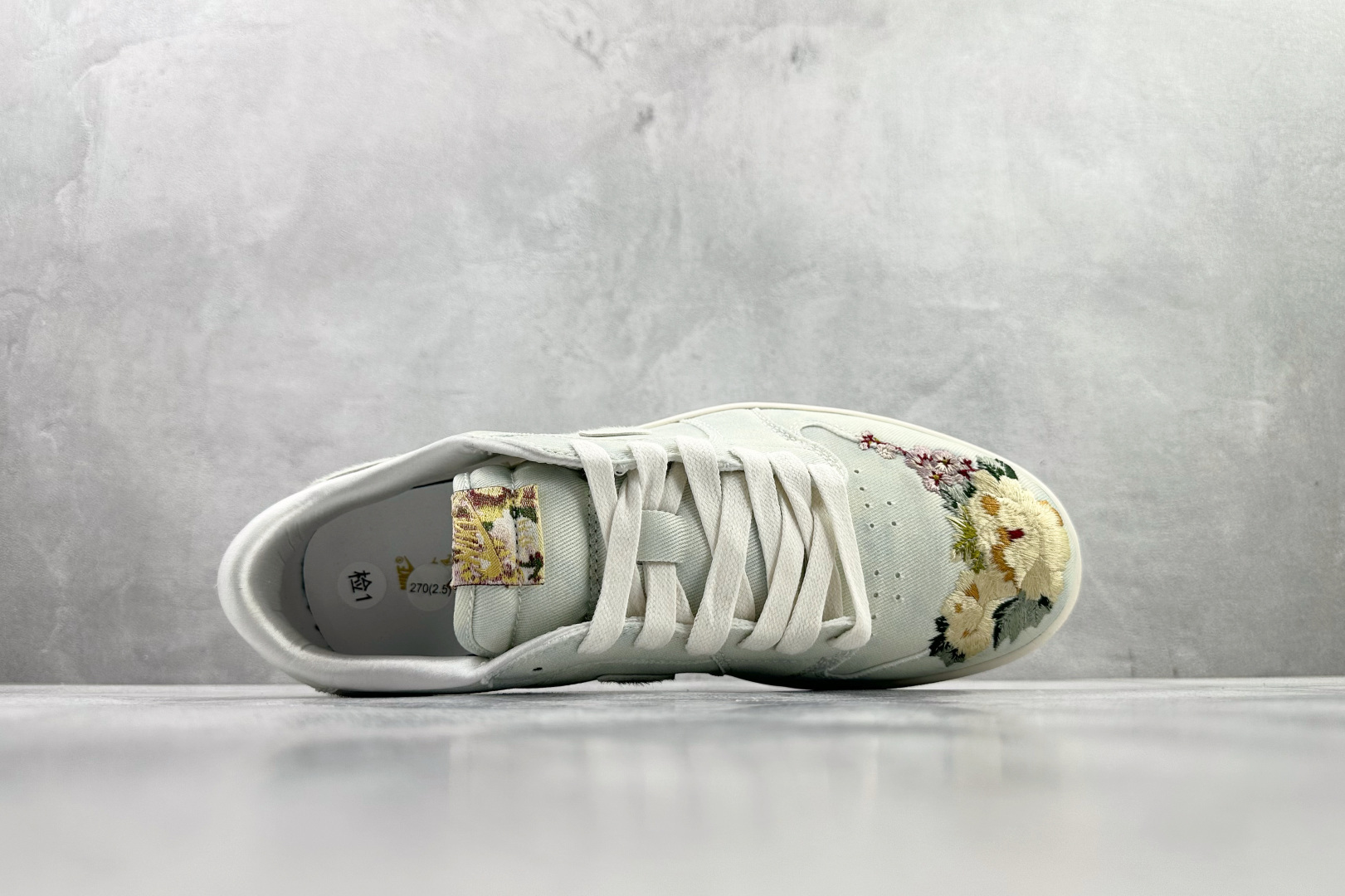 Jordan Air Jordan 1 Retro Flower Embroidery 马年限定 CNY新年款 米白 IQ1109-011-Top High Quatity Cheap Sneakers Fashion Clothing Clothes Bags handbags Shoes of all Brand wholesale With The best Quality And Beautiful Price from China Factory Chinese suppliers wholesaler seller Jordan Air Jordan 1 Retro Flower Embroidery 马年限定 CNY新年款 米白 IQ1109-011