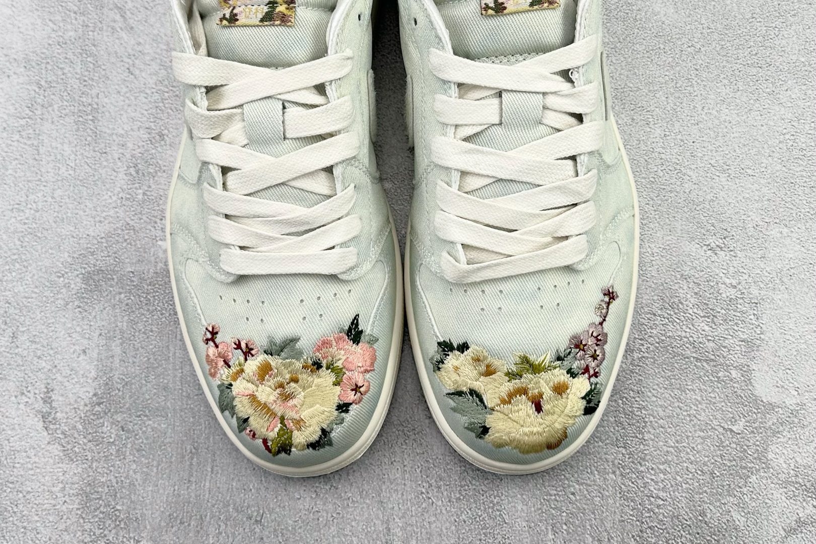 Jordan Air Jordan 1 Retro Flower Embroidery 马年限定 CNY新年款 米白 IQ1109-011-Top High Quatity Cheap Sneakers Fashion Clothing Clothes Bags handbags Shoes of all Brand wholesale With The best Quality And Beautiful Price from China Factory Chinese suppliers wholesaler seller Jordan Air Jordan 1 Retro Flower Embroidery 马年限定 CNY新年款 米白 IQ1109-011