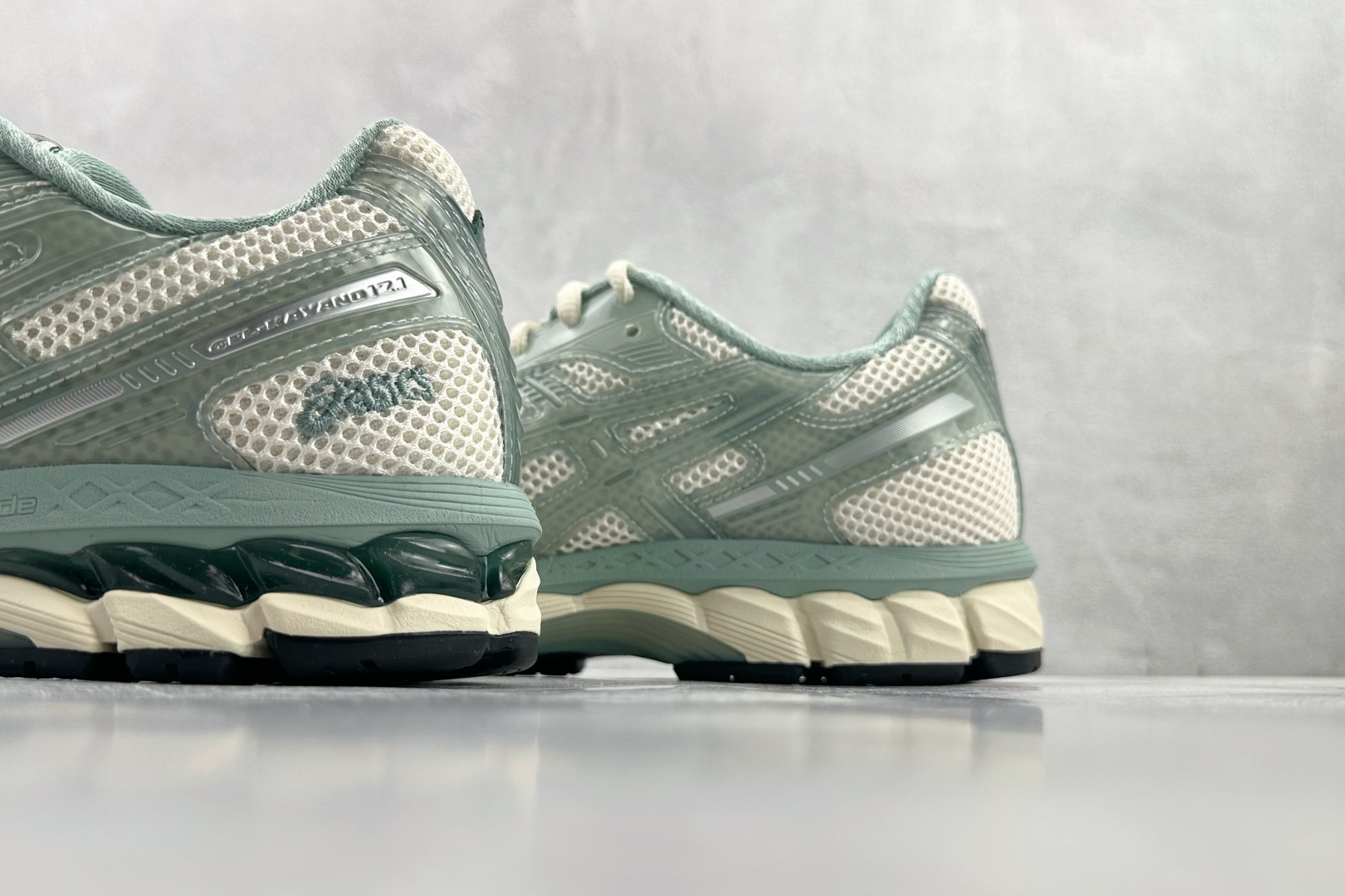 KITH x ASICS GEL-Kayano 12.1 12.1 “Light Sage”白绿 1203A675-100