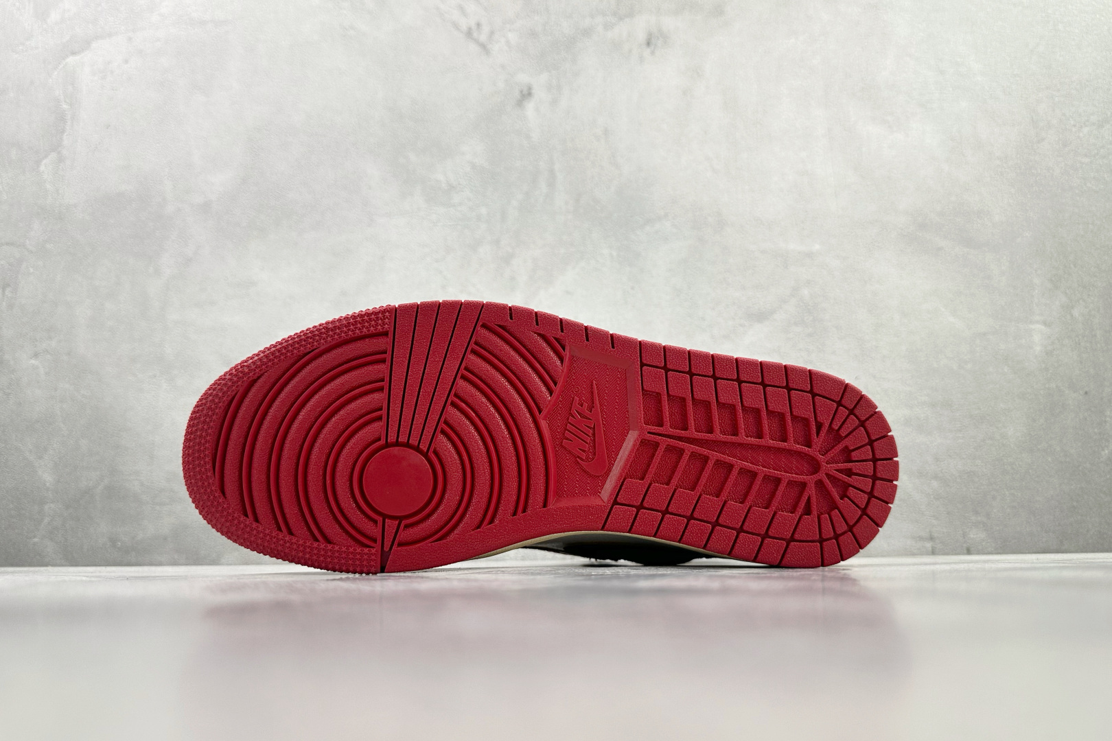 Union x Jordan Air Jordan 1 白红灰 2025年版 HV8563-600-Top High Quatity Cheap Sneakers Fashion Clothing Clothes Bags handbags Shoes of all Brand wholesale With The best Quality And Beautiful Price from China Factory Chinese suppliers wholesaler seller Union x Jordan Air Jordan 1 白红灰 2025年版 HV8563-600