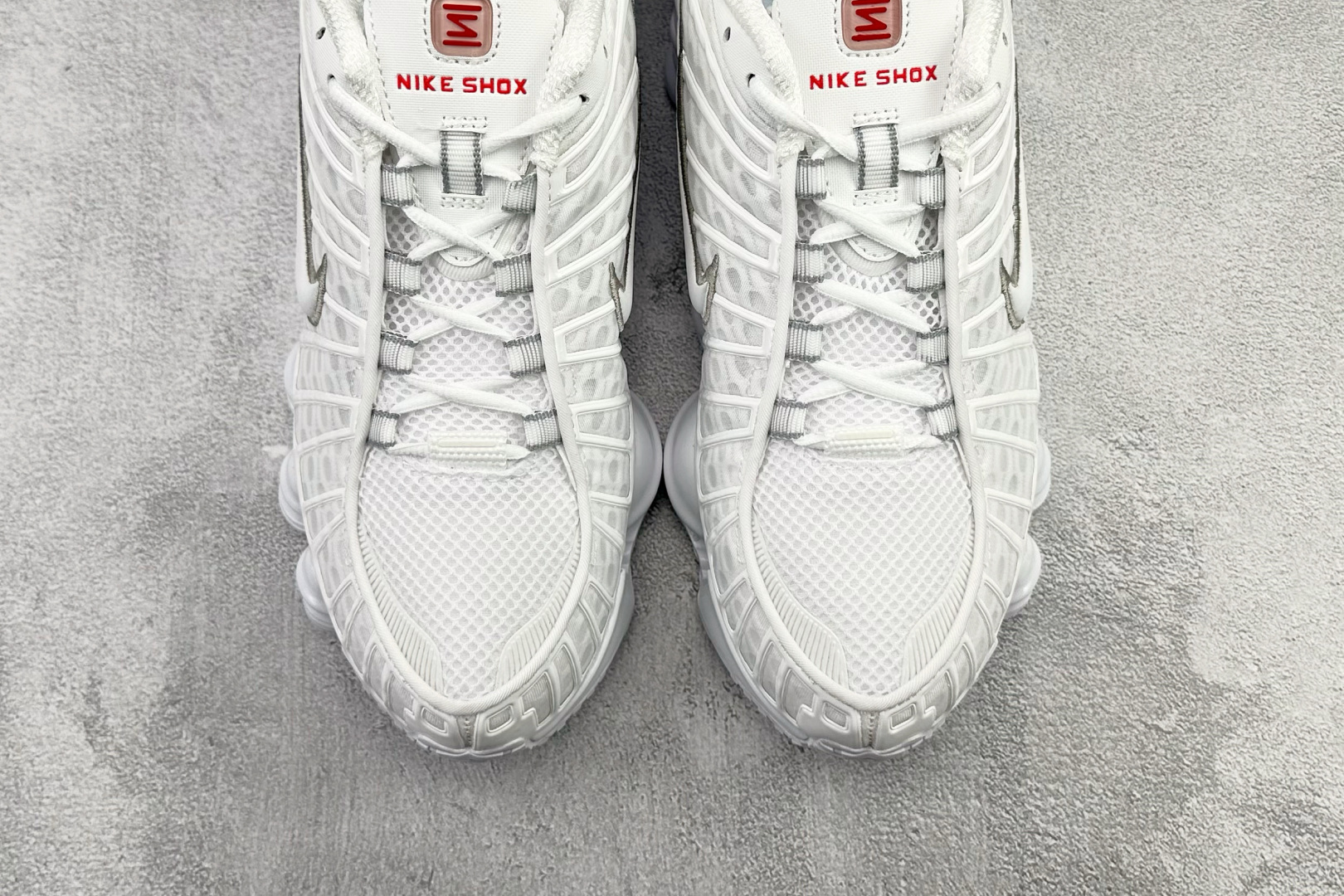 MAX 本地💰360
原版开发  Nike Shox TL系列 白紫

货号：AV3595 100
尺码：39 40 40.5 41 42 42.5 43 44 44.5 45 45.5 46 46.5 47.5
编码：45