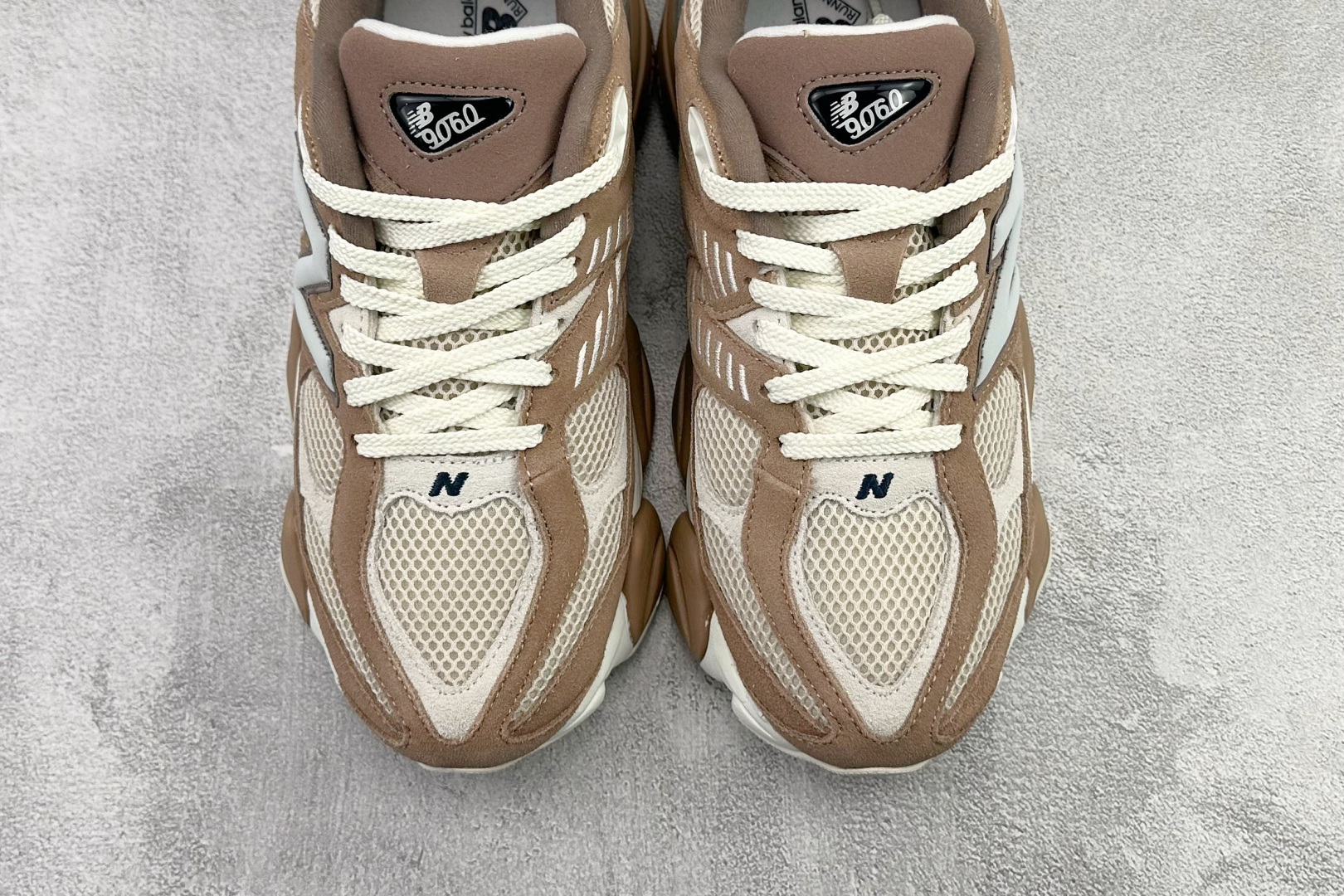 C 版 本地💰240
大厂出品  New Balance NB 9060 米棕

货号：U9060ETN
尺码：36 36.5 37 38.5 39 40 40.5 41 42 42.5 43 44 44.5 45 46 46.5 47
编码：33