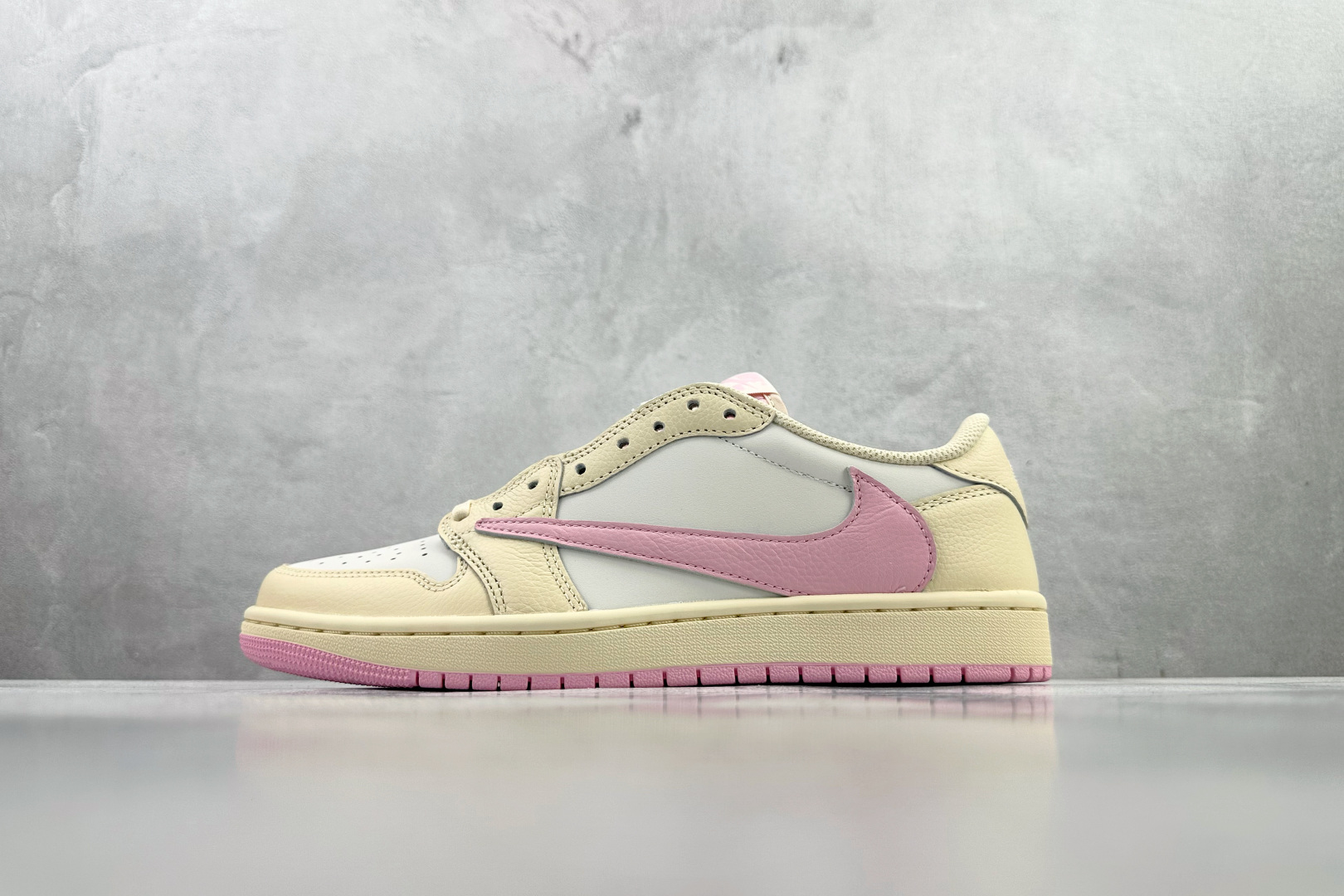 全新工厂开发 Travis Scott x Jordan Air Jordan 1 倒钩 柔粉色 IQ7604-100 全新工厂开发 Travis Scott x Jordan Air Jordan 1 倒钩 柔粉色 IQ7604-100