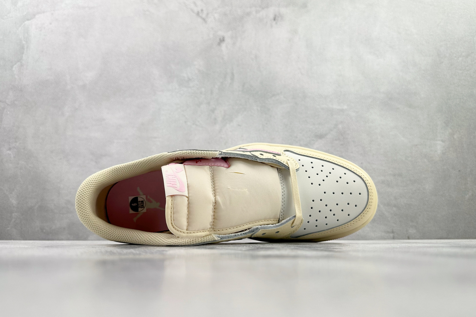 全新工厂开发 Travis Scott x Jordan Air Jordan 1 倒钩 柔粉色 IQ7604-100 全新工厂开发 Travis Scott x Jordan Air Jordan 1 倒钩 柔粉色 IQ7604-100