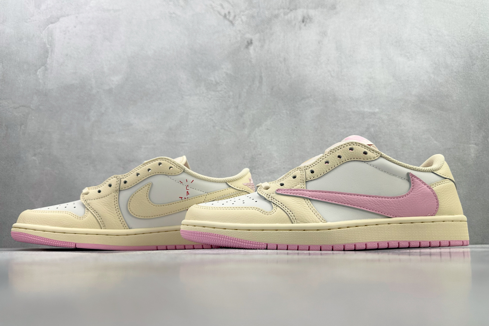 全新工厂开发 Travis Scott x Jordan Air Jordan 1 倒钩 柔粉色 IQ7604-100 全新工厂开发 Travis Scott x Jordan Air Jordan 1 倒钩 柔粉色 IQ7604-100