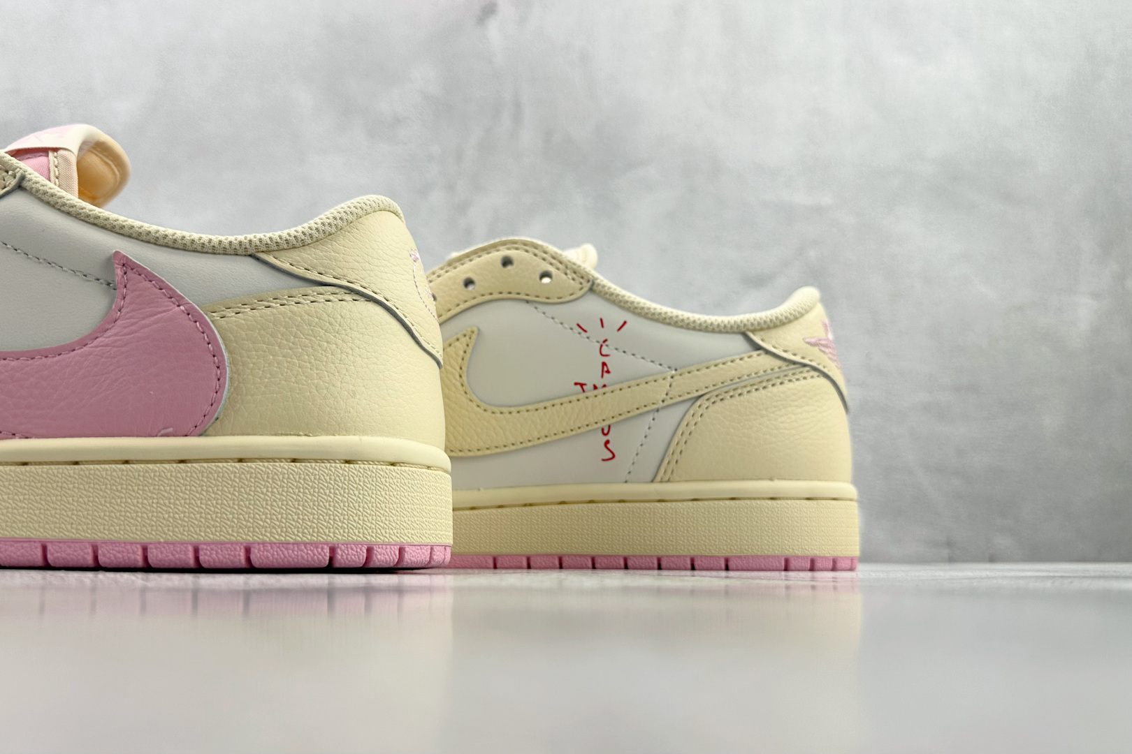 全新工厂开发 Travis Scott x Jordan Air Jordan 1 倒钩 柔粉色 IQ7604-100 全新工厂开发 Travis Scott x Jordan Air Jordan 1 倒钩 柔粉色 IQ7604-100