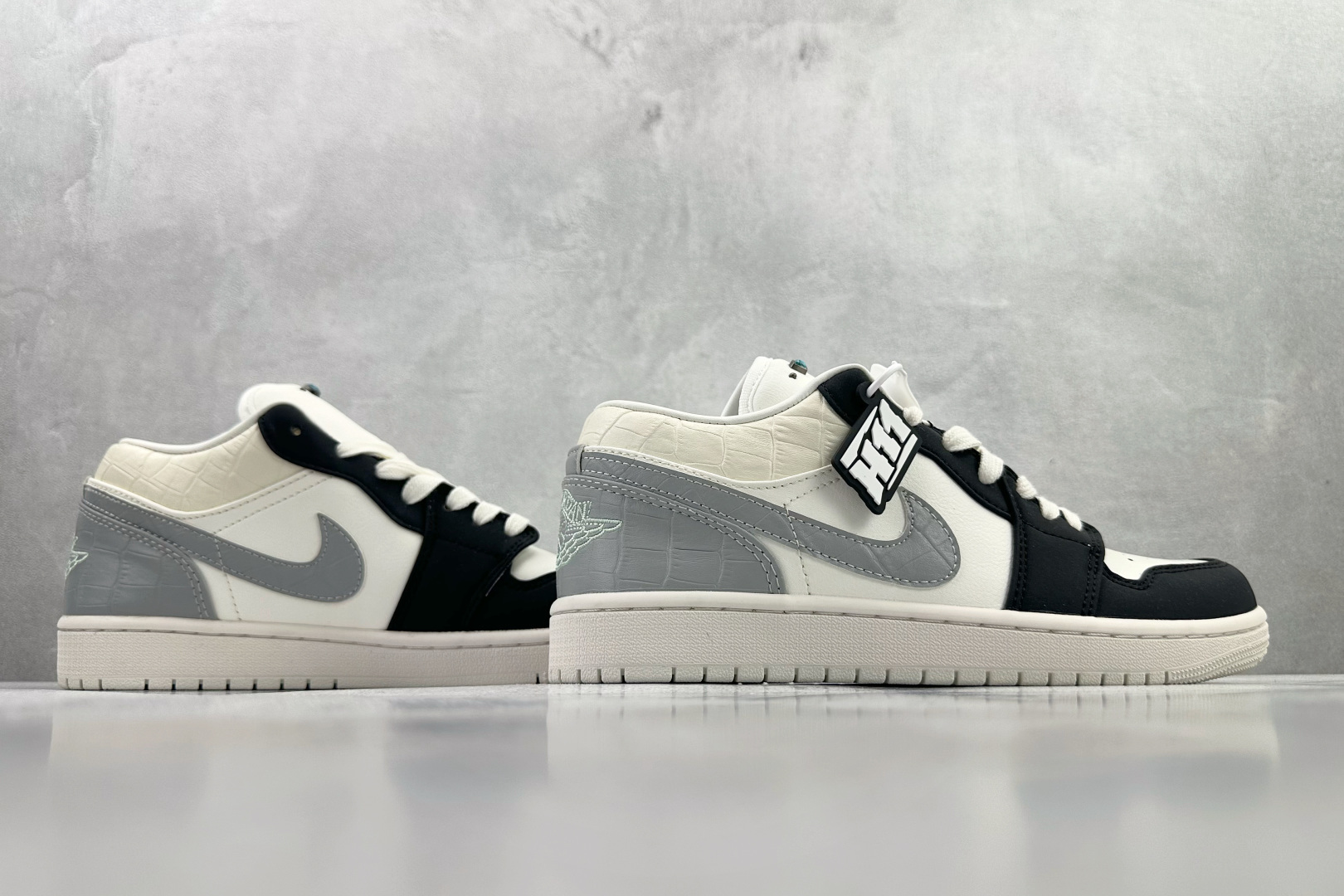 Jordan Air Jordan 1 Low 白灰黑 IO2242-101-Top High Quatity Cheap Sneakers Fashion Clothing Clothes Bags handbags Shoes of all Brand wholesale With The best Quality And Beautiful Price from China Factory Chinese suppliers wholesaler seller Jordan Air Jordan 1 Low 白灰黑 IO2242-101
