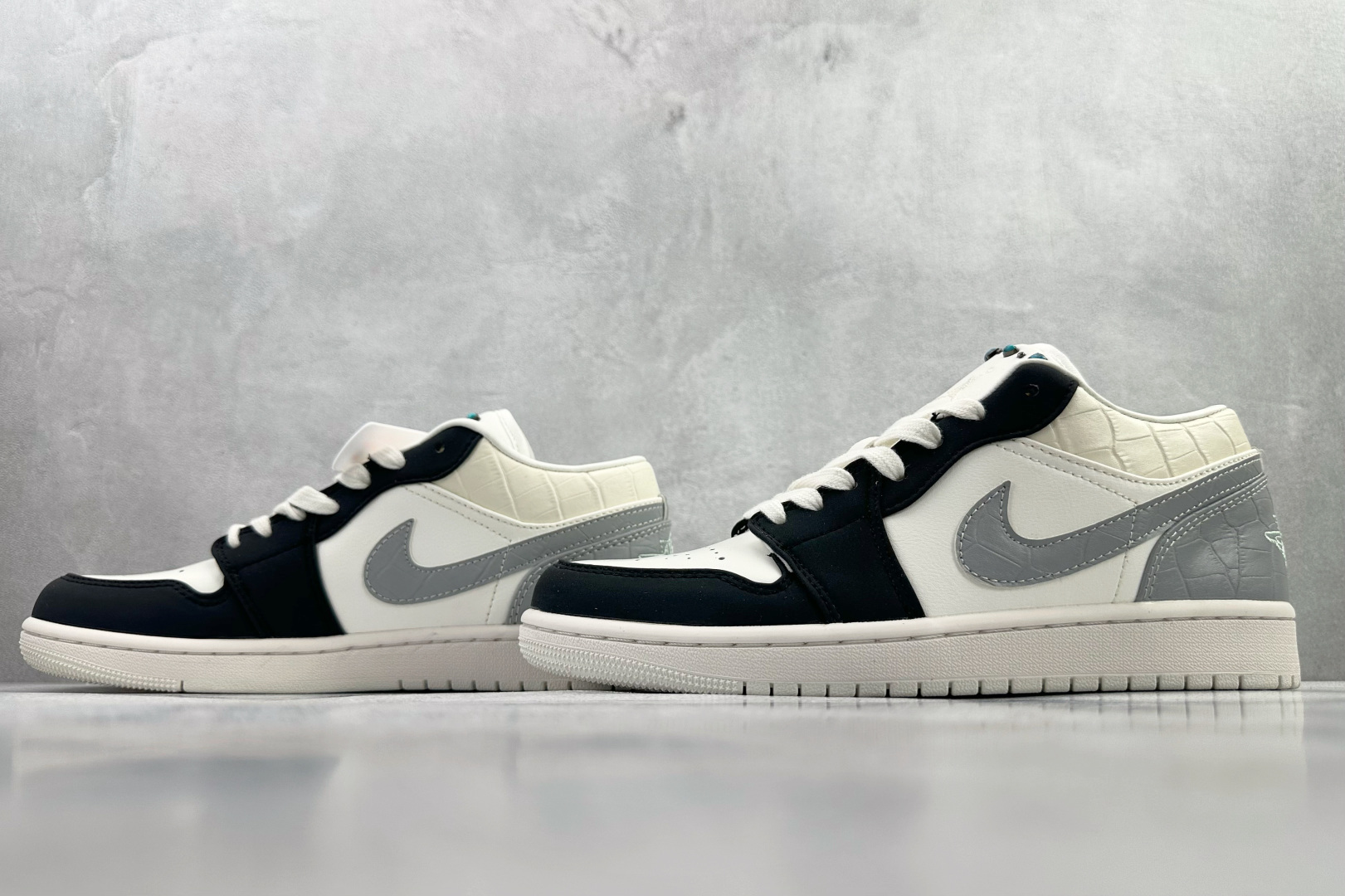 Jordan Air Jordan 1 Low 白灰黑 IO2242-101-Top High Quatity Cheap Sneakers Fashion Clothing Clothes Bags handbags Shoes of all Brand wholesale With The best Quality And Beautiful Price from China Factory Chinese suppliers wholesaler seller Jordan Air Jordan 1 Low 白灰黑 IO2242-101