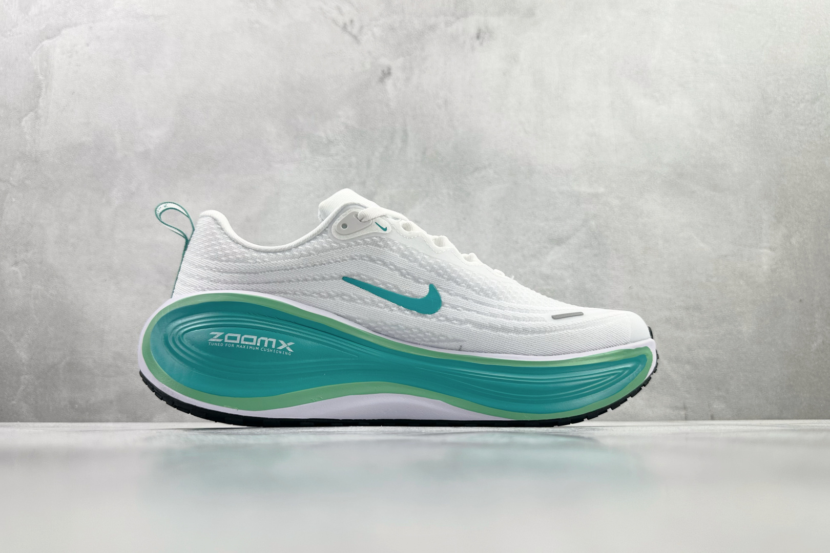 180 东南亚订单 Nike Vomero Plus 白绿 HV8154-100