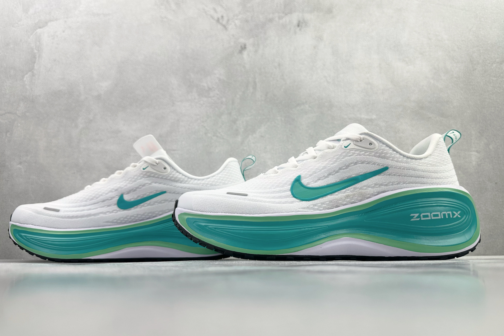180 东南亚订单 Nike Vomero Plus 白绿 HV8154-100