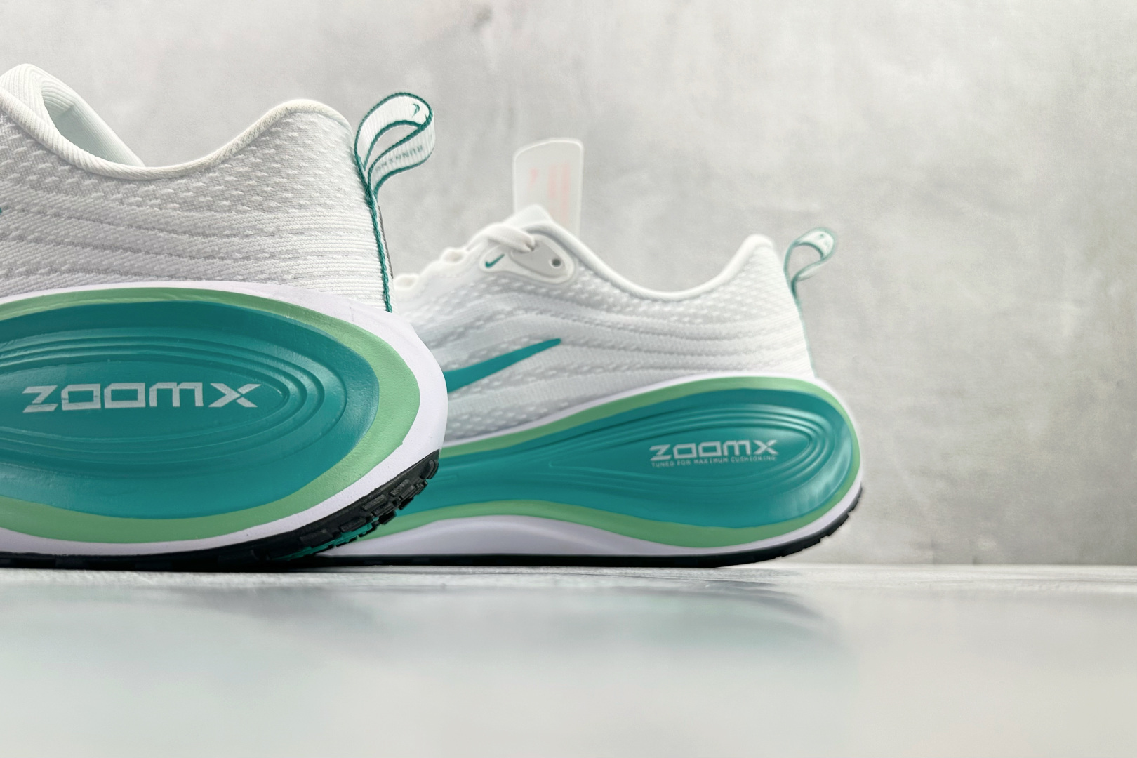180 东南亚订单 Nike Vomero Plus 白绿 HV8154-100