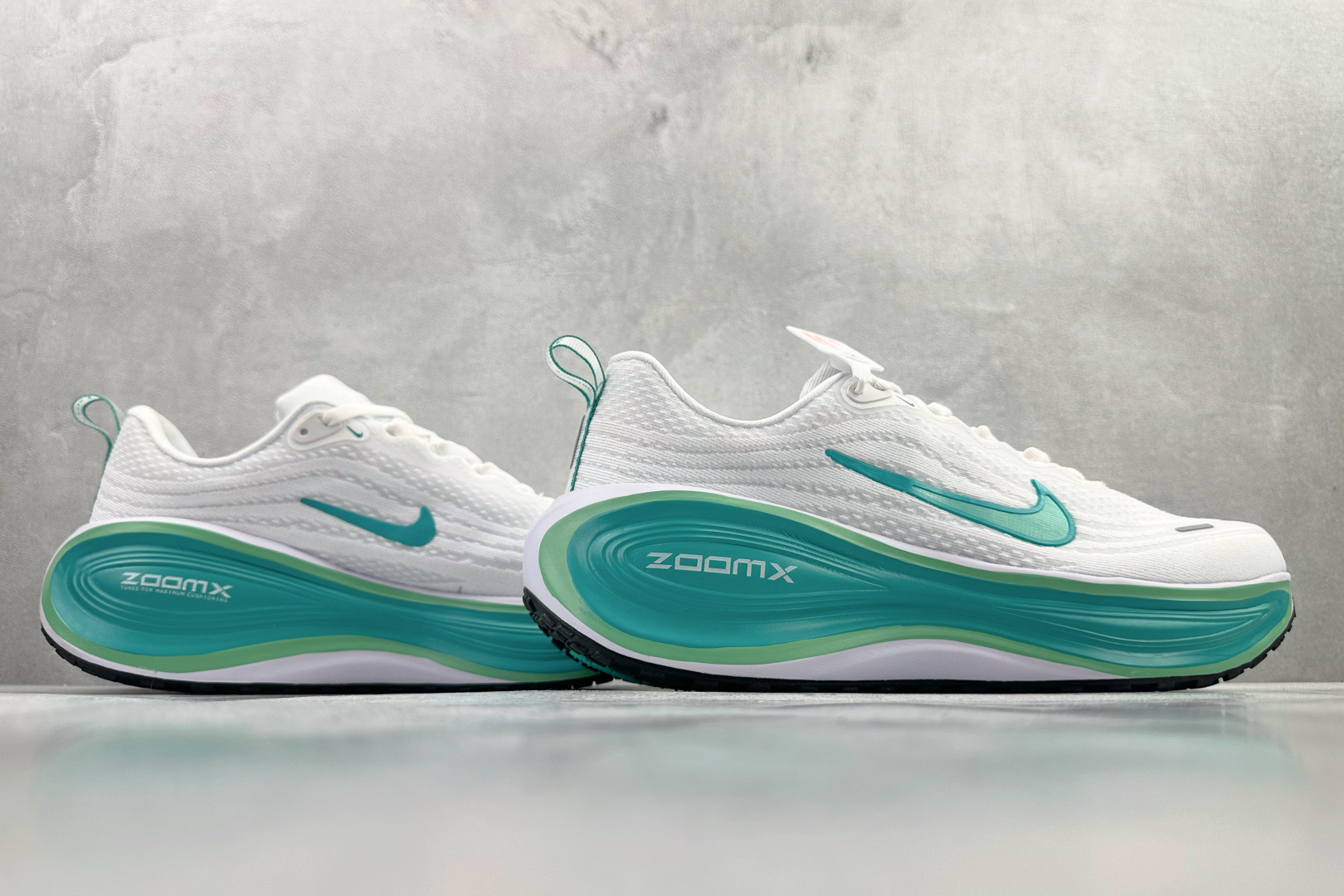 180 东南亚订单 Nike Vomero Plus 白绿 HV8154-100
