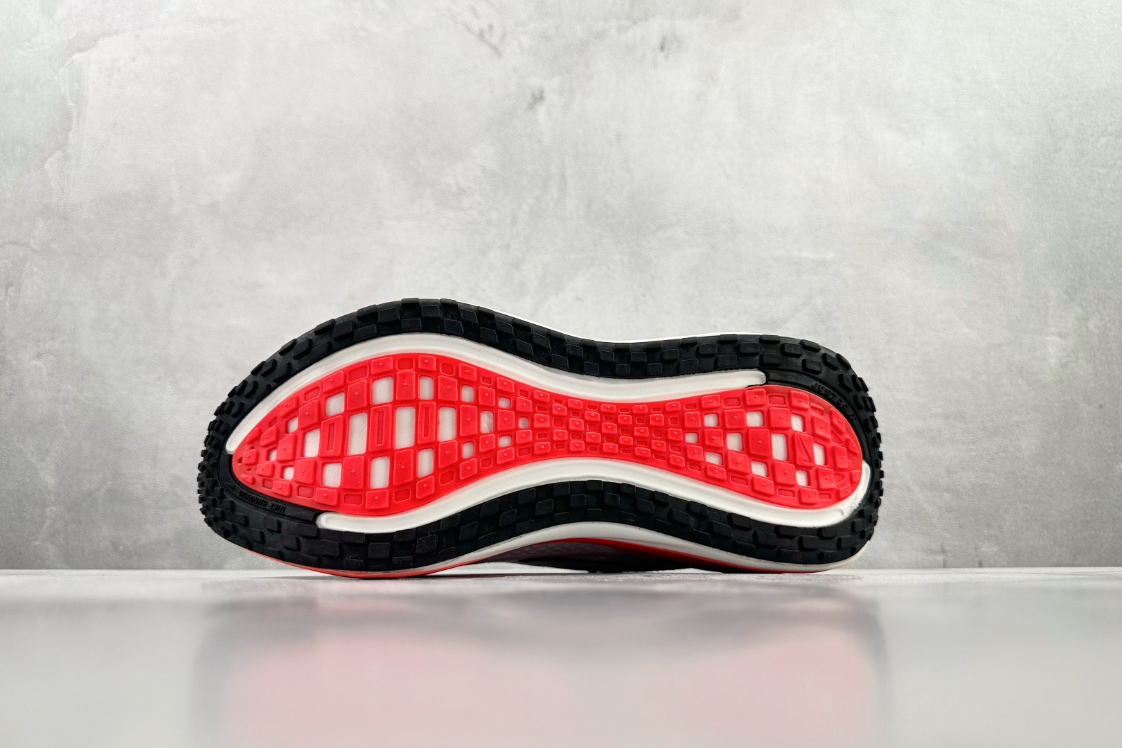 东南亚订单 Nike Vomero Plus 白红 HV8150-100-Top High Quatity Cheap Sneakers Fashion Clothing Clothes Bags handbags Shoes of all Brand wholesale With The best Quality And Beautiful Price from China Factory Chinese suppliers wholesaler seller 东南亚订单 Nike Vomero Plus 白红 HV8150-100