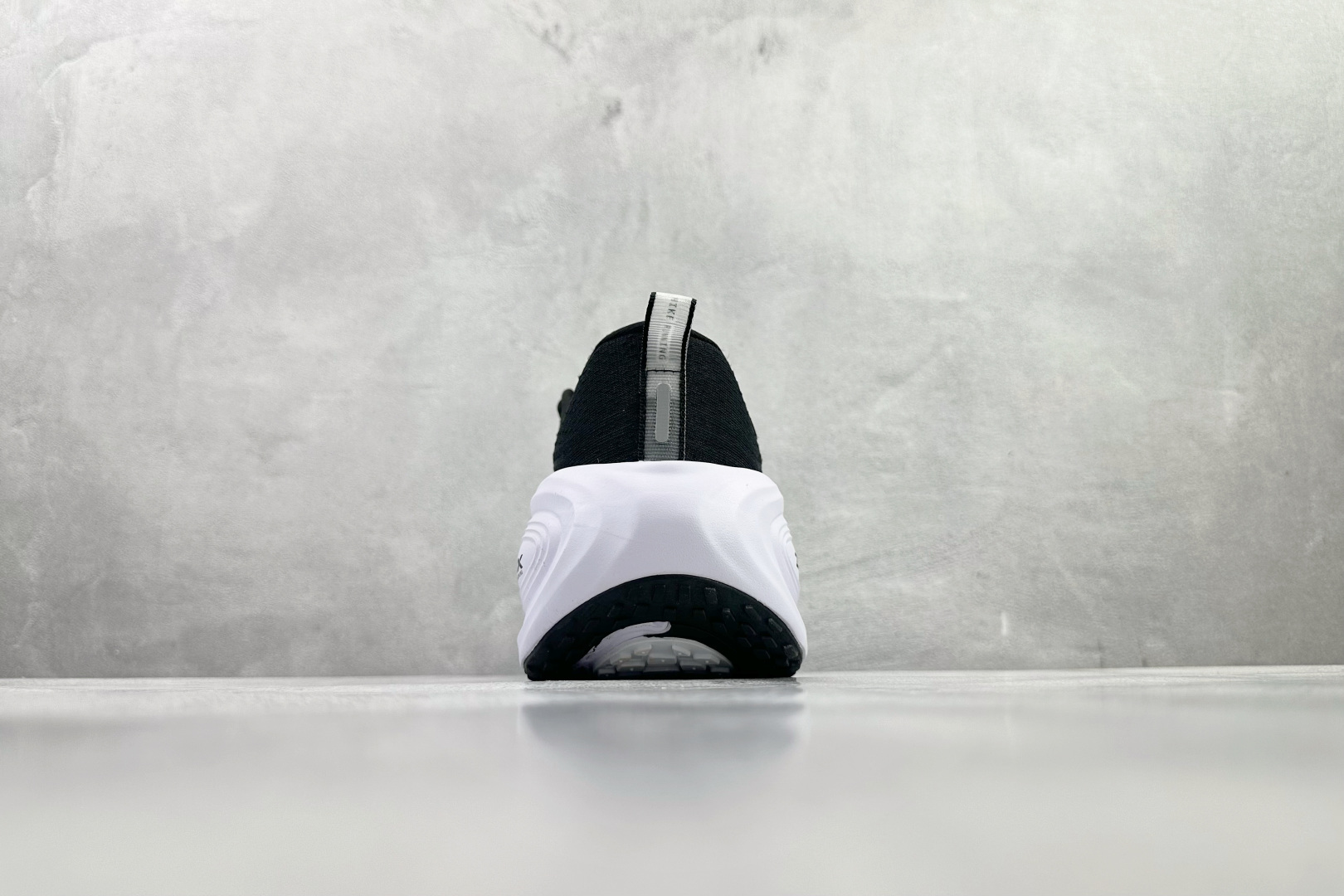 东南亚订单 Nike Vomero Plus 黑白 HV8150-002-Top High Quatity Cheap Sneakers Fashion Clothing Clothes Bags handbags Shoes of all Brand wholesale With The best Quality And Beautiful Price from China Factory Chinese suppliers wholesaler seller 东南亚订单 Nike Vomero Plus 黑白 HV8150-002