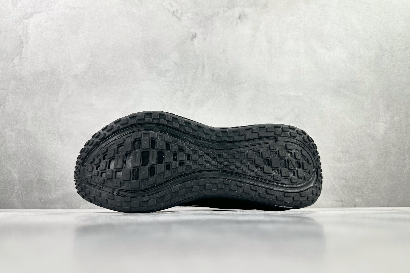 东南亚订单 Nike Vomero Plus 黑色 HV8150-003-Top High Quatity Cheap Sneakers Fashion Clothing Clothes Bags handbags Shoes of all Brand wholesale With The best Quality And Beautiful Price from China Factory Chinese suppliers wholesaler seller 东南亚订单 Nike Vomero Plus 黑色 HV8150-003