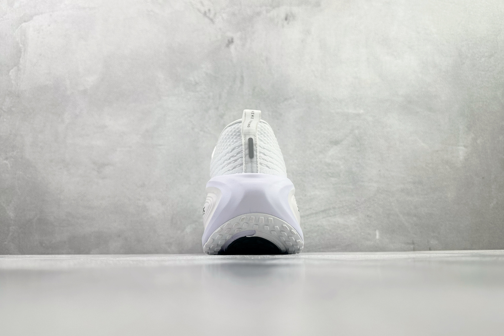 东南亚订单 Nike Vomero Plus 白黑 IH2268-100-Top High Quatity Cheap Sneakers Fashion Clothing Clothes Bags handbags Shoes of all Brand wholesale With The best Quality And Beautiful Price from China Factory Chinese suppliers wholesaler seller 东南亚订单 Nike Vomero Plus 白黑 IH2268-100