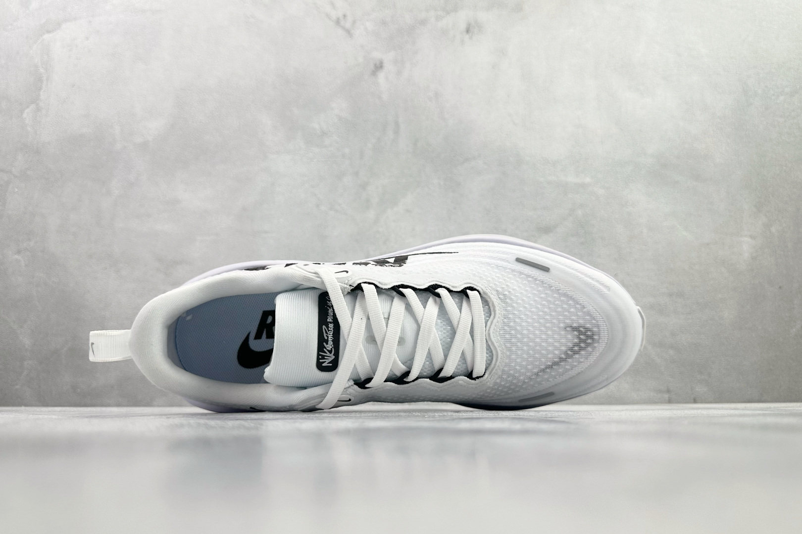 东南亚订单 Nike Vomero Plus 白黑 IH2268-100-Top High Quatity Cheap Sneakers Fashion Clothing Clothes Bags handbags Shoes of all Brand wholesale With The best Quality And Beautiful Price from China Factory Chinese suppliers wholesaler seller 东南亚订单 Nike Vomero Plus 白黑 IH2268-100