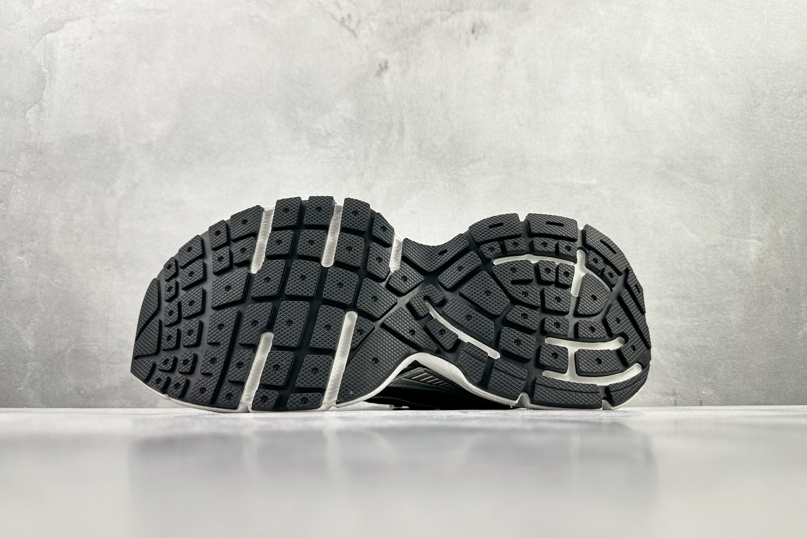 最新外贸批次 Balenciaga巴黎世家 3XL 黑银 734734W3XLX-Top High Quatity Cheap Sneakers Fashion Clothing Clothes Bags handbags Shoes of all Brand wholesale With The best Quality And Beautiful Price from China Factory Chinese suppliers wholesaler seller 最新外贸批次 Balenciaga巴黎世家 3XL 黑银 734734W3XLX