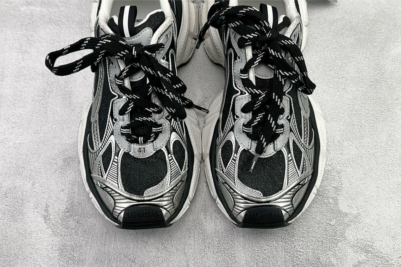 最新外贸批次 Balenciaga巴黎世家 3XL 黑银 734734W3XLX-Top High Quatity Cheap Sneakers Fashion Clothing Clothes Bags handbags Shoes of all Brand wholesale With The best Quality And Beautiful Price from China Factory Chinese suppliers wholesaler seller 最新外贸批次 Balenciaga巴黎世家 3XL 黑银 734734W3XLX
