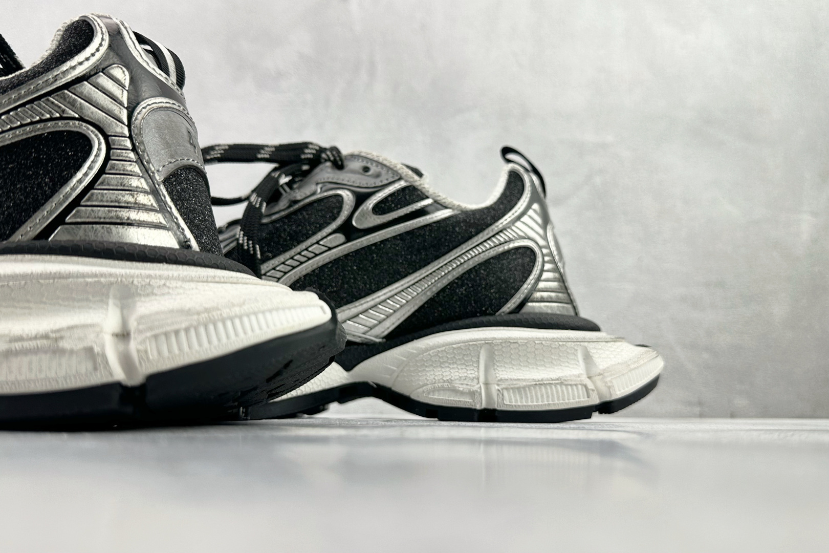 最新外贸批次 Balenciaga巴黎世家 3XL 黑银 734734W3XLX-Top High Quatity Cheap Sneakers Fashion Clothing Clothes Bags handbags Shoes of all Brand wholesale With The best Quality And Beautiful Price from China Factory Chinese suppliers wholesaler seller 最新外贸批次 Balenciaga巴黎世家 3XL 黑银 734734W3XLX