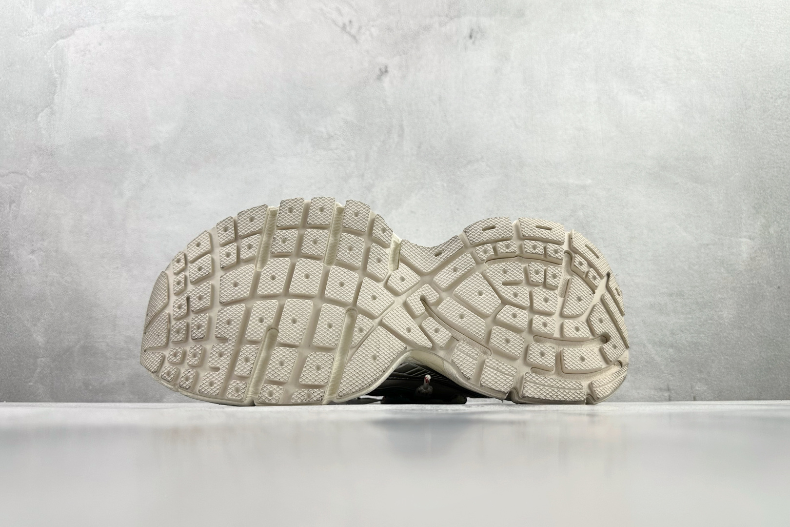 最新外贸批次 Balenciaga巴黎世家 3XL 银粉 734734W3XLX