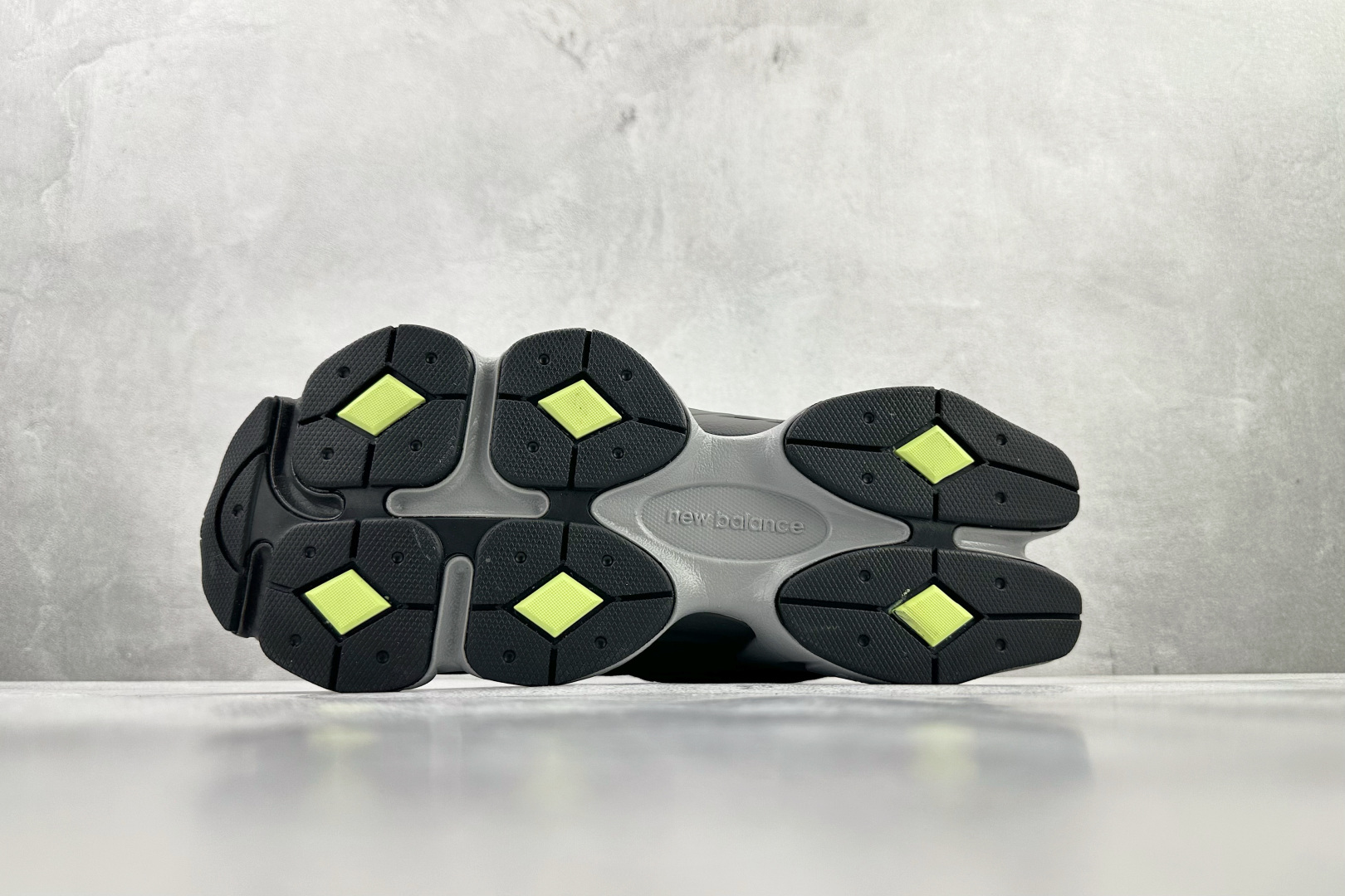 240 大厂出品 New Balance NB 9060 灰黑 U90602P8-Chinese UA Cheap High Quatity Brand Clothes Bags handbags Sneakers wholesale wholesaler seller from China Factory suppliers Fashion Clothing Shoes best Quality Beautiful Price 240 大厂出品 New Balance NB 9060 灰黑 U90602P8