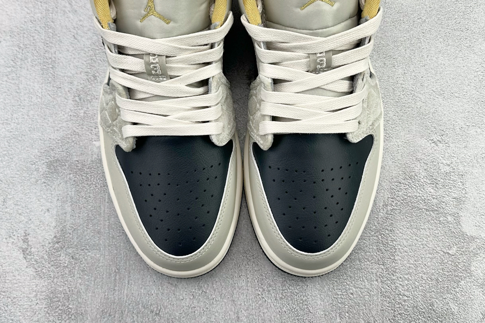 Jordan Air Jordan 1 low se 绸缎 黑灰 DV1762-001-Top High Quatity Cheap Sneakers Fashion Clothing Clothes Bags handbags Shoes of all Brand wholesale With The best Quality And Beautiful Price from China Factory Chinese suppliers wholesaler seller Jordan Air Jordan 1 low se 绸缎 黑灰 DV1762-001