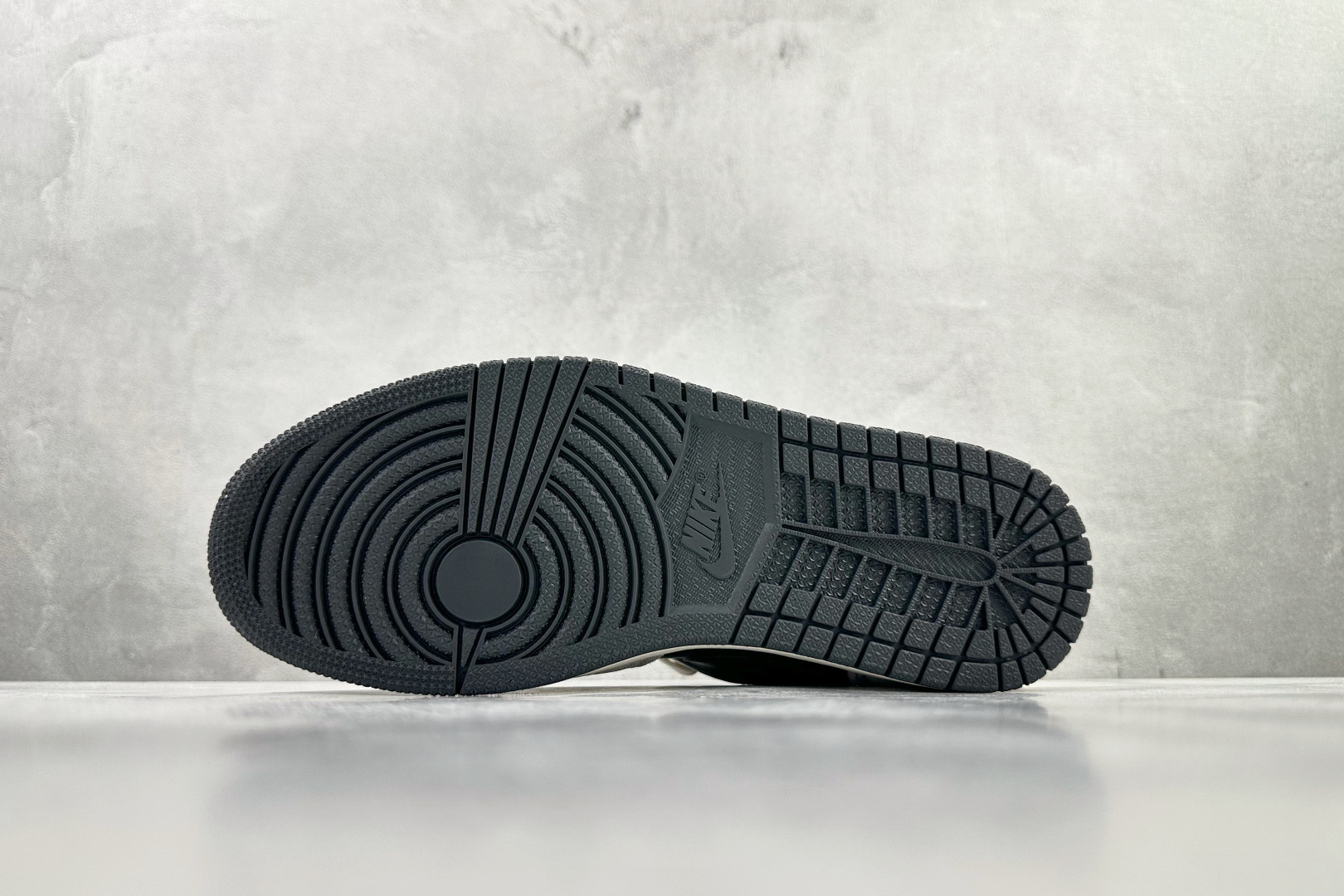 Jordan Air Jordan 1 low se 绸缎 黑灰 DV1762-001-Top High Quatity Cheap Sneakers Fashion Clothing Clothes Bags handbags Shoes of all Brand wholesale With The best Quality And Beautiful Price from China Factory Chinese suppliers wholesaler seller Jordan Air Jordan 1 low se 绸缎 黑灰 DV1762-001