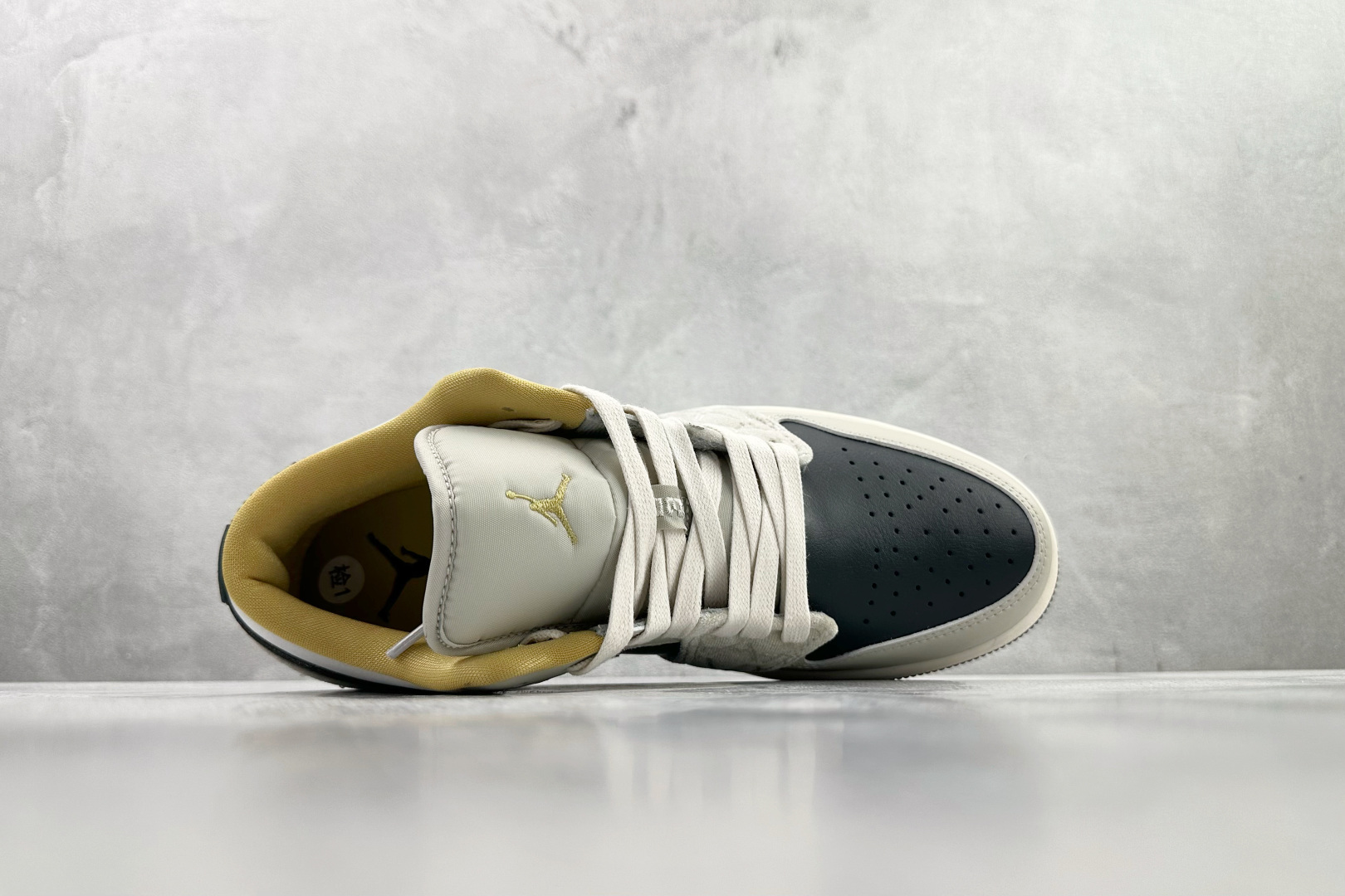 Jordan Air Jordan 1 low se 绸缎 黑灰 DV1762-001-Top High Quatity Cheap Sneakers Fashion Clothing Clothes Bags handbags Shoes of all Brand wholesale With The best Quality And Beautiful Price from China Factory Chinese suppliers wholesaler seller Jordan Air Jordan 1 low se 绸缎 黑灰 DV1762-001