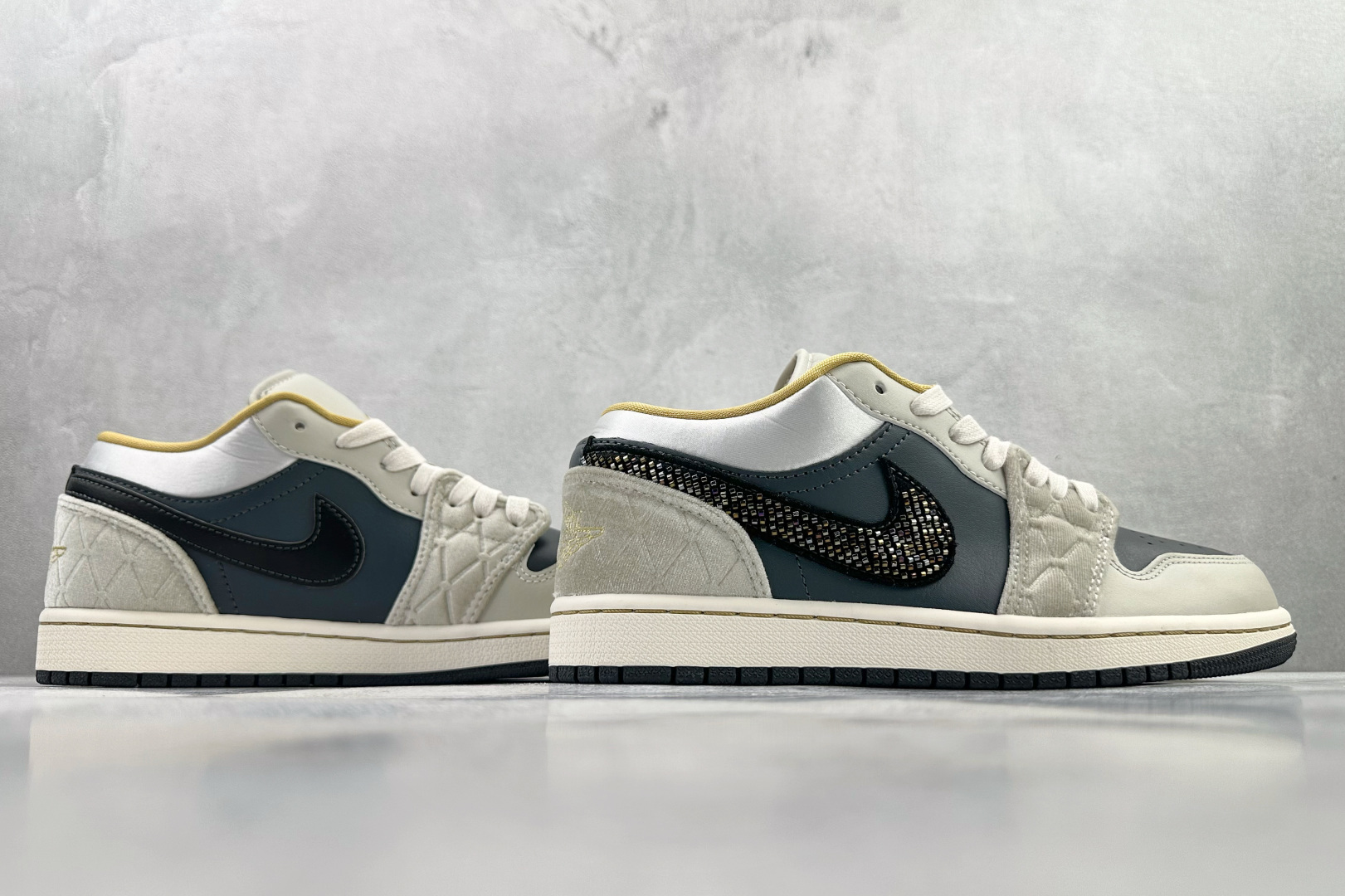 Jordan Air Jordan 1 low se 绸缎 黑灰 DV1762-001-Top High Quatity Cheap Sneakers Fashion Clothing Clothes Bags handbags Shoes of all Brand wholesale With The best Quality And Beautiful Price from China Factory Chinese suppliers wholesaler seller Jordan Air Jordan 1 low se 绸缎 黑灰 DV1762-001