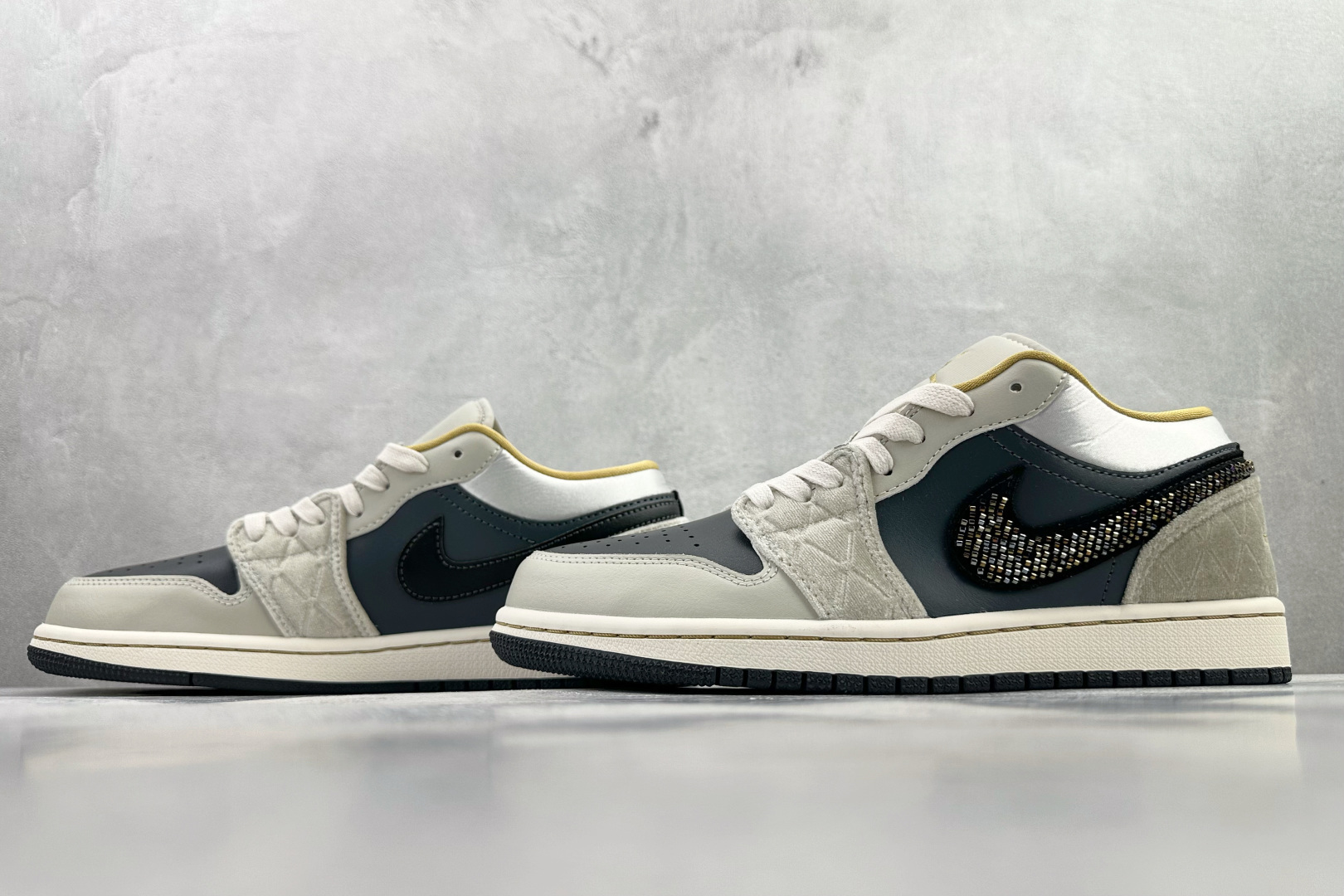 Jordan Air Jordan 1 low se 绸缎 黑灰 DV1762-001-Top High Quatity Cheap Sneakers Fashion Clothing Clothes Bags handbags Shoes of all Brand wholesale With The best Quality And Beautiful Price from China Factory Chinese suppliers wholesaler seller Jordan Air Jordan 1 low se 绸缎 黑灰 DV1762-001