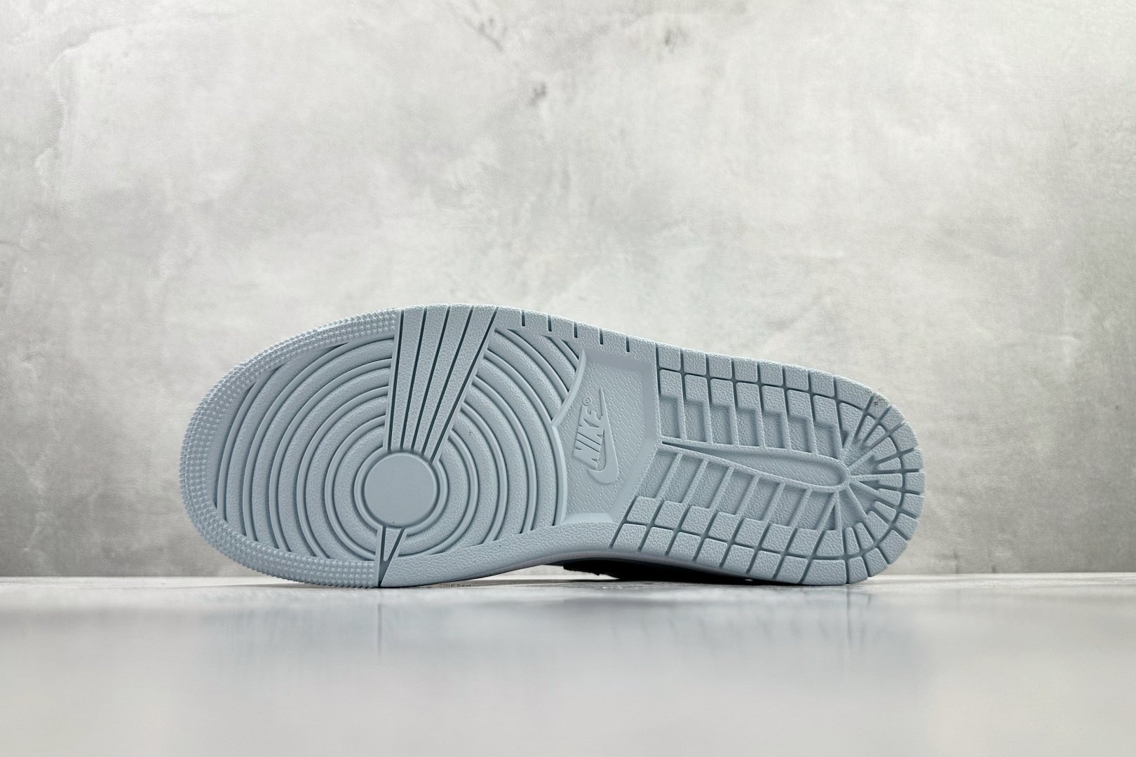 Jordan Air Jordan 1 浅白蓝 553558-400-Top High Quatity Cheap Sneakers Fashion Clothing Clothes Bags handbags Shoes of all Brand wholesale With The best Quality And Beautiful Price from China Factory Chinese suppliers wholesaler seller Jordan Air Jordan 1 浅白蓝 553558-400