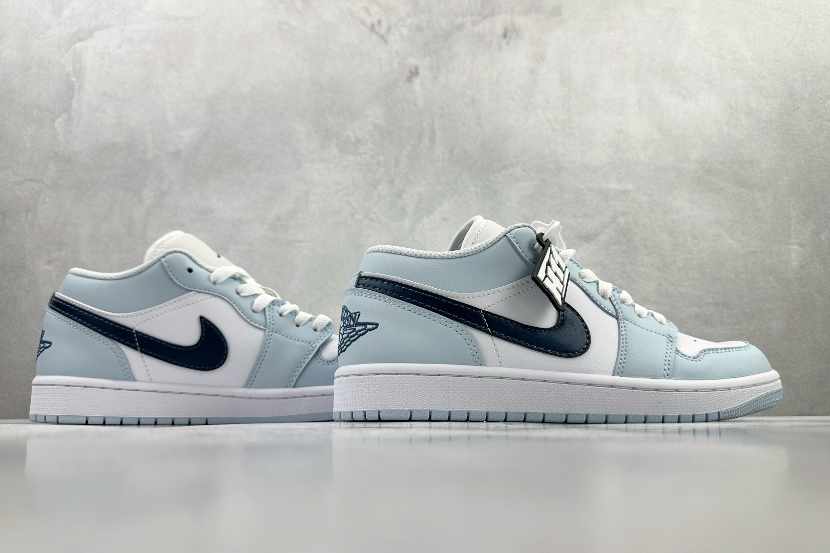 Jordan Air Jordan 1 浅白蓝 553558-400-Top High Quatity Cheap Sneakers Fashion Clothing Clothes Bags handbags Shoes of all Brand wholesale With The best Quality And Beautiful Price from China Factory Chinese suppliers wholesaler seller Jordan Air Jordan 1 浅白蓝 553558-400