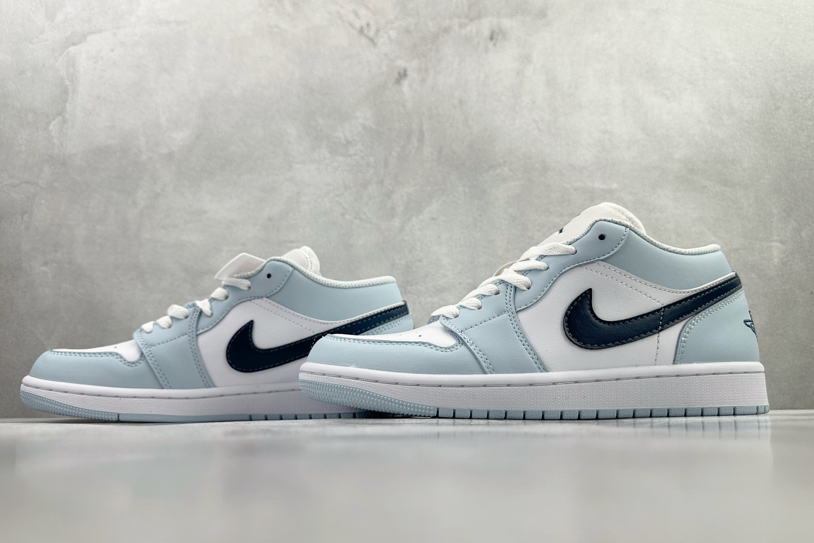 Jordan Air Jordan 1 浅白蓝 553558-400-Top High Quatity Cheap Sneakers Fashion Clothing Clothes Bags handbags Shoes of all Brand wholesale With The best Quality And Beautiful Price from China Factory Chinese suppliers wholesaler seller Jordan Air Jordan 1 浅白蓝 553558-400