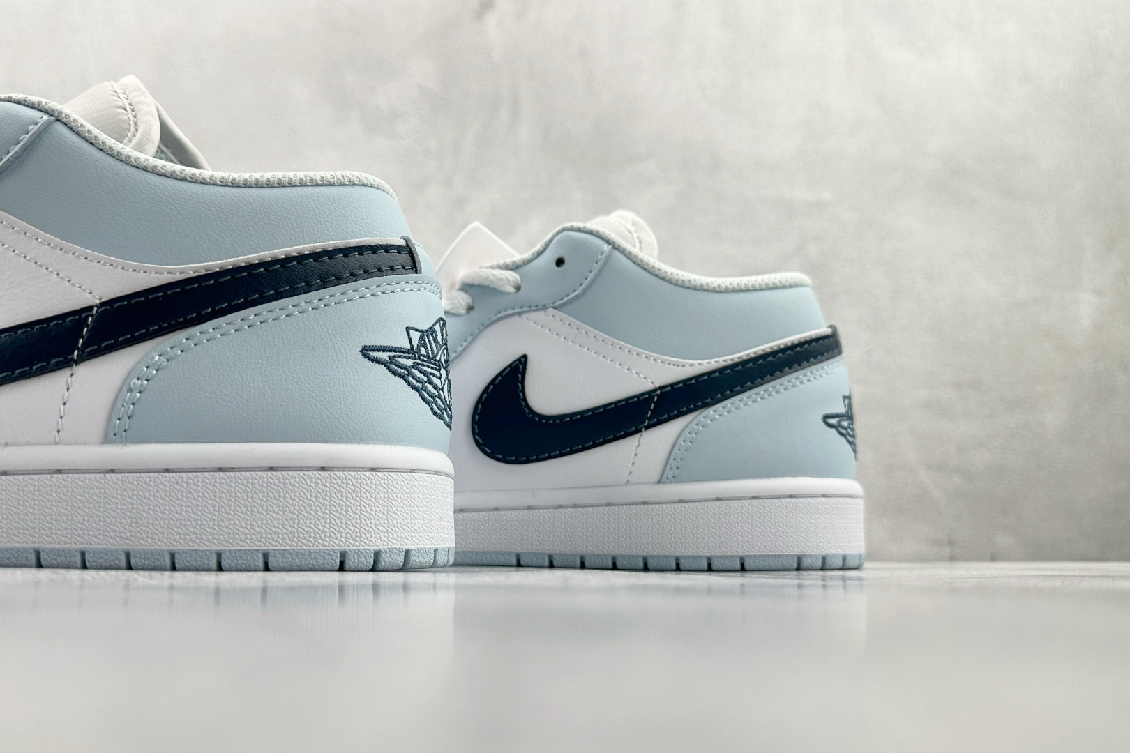Jordan Air Jordan 1 浅白蓝 553558-400-Top High Quatity Cheap Sneakers Fashion Clothing Clothes Bags handbags Shoes of all Brand wholesale With The best Quality And Beautiful Price from China Factory Chinese suppliers wholesaler seller Jordan Air Jordan 1 浅白蓝 553558-400
