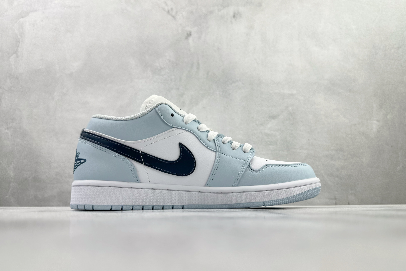 Jordan Air Jordan 1 浅白蓝 553558-400-Top High Quatity Cheap Sneakers Fashion Clothing Clothes Bags handbags Shoes of all Brand wholesale With The best Quality And Beautiful Price from China Factory Chinese suppliers wholesaler seller Jordan Air Jordan 1 浅白蓝 553558-400