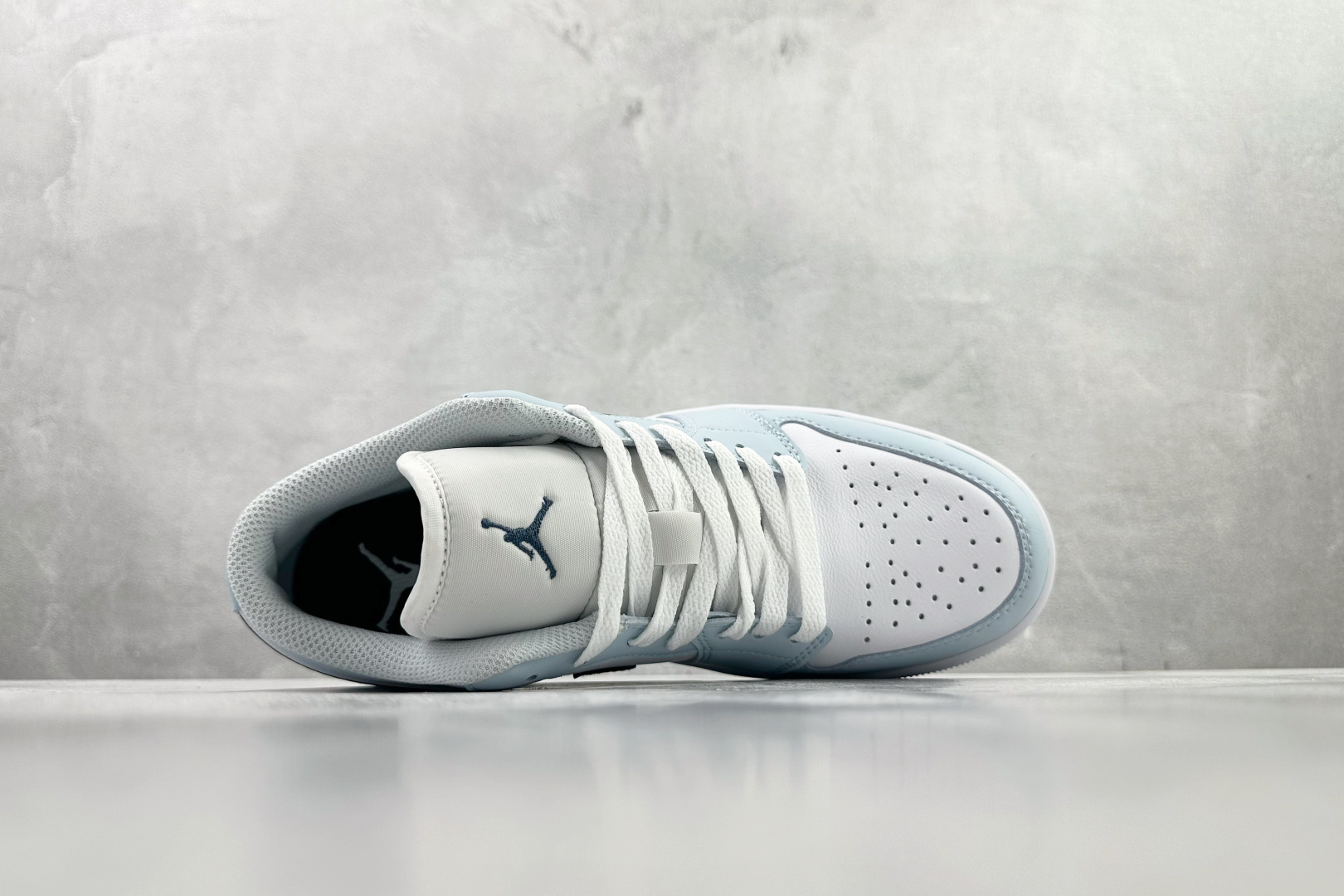 Jordan Air Jordan 1 浅白蓝 553558-400-Top High Quatity Cheap Sneakers Fashion Clothing Clothes Bags handbags Shoes of all Brand wholesale With The best Quality And Beautiful Price from China Factory Chinese suppliers wholesaler seller Jordan Air Jordan 1 浅白蓝 553558-400