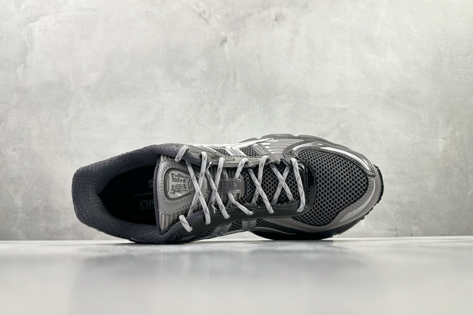 KITH x ASICS GEL-Kayano 12.1 黑银色 1203A930-020
