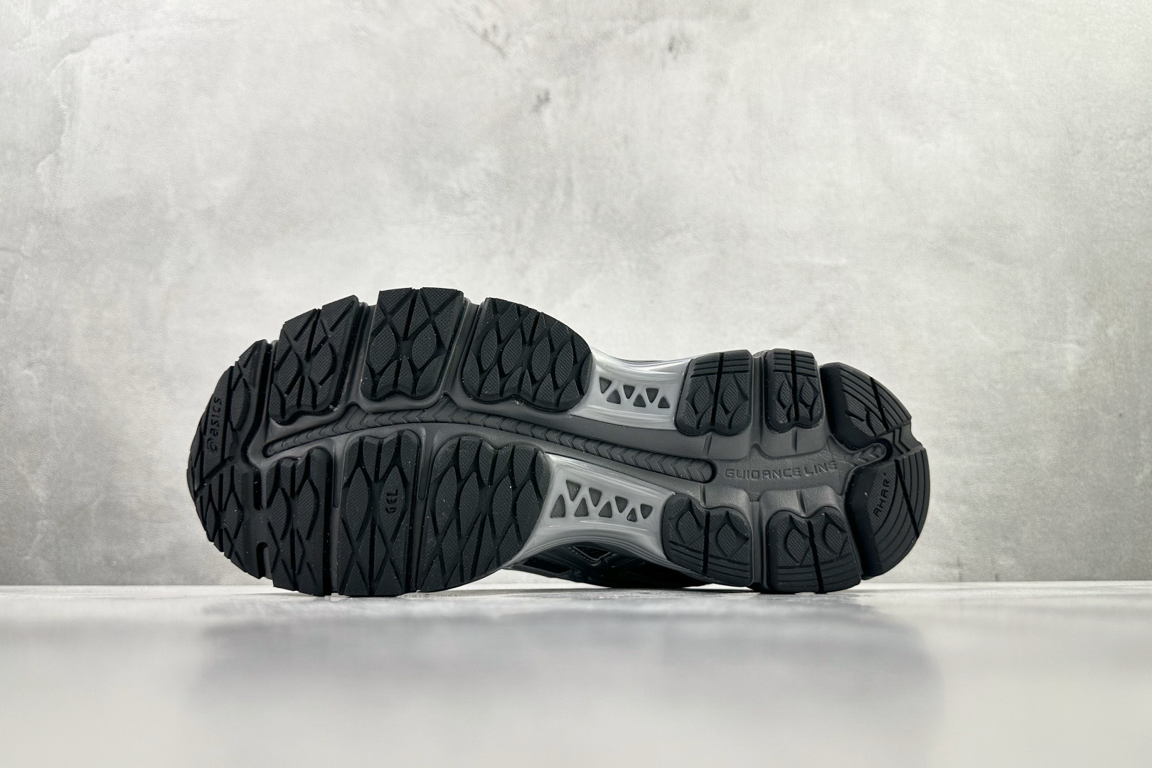 KITH x ASICS GEL-Kayano 12.1 黑银色 1203A930-020