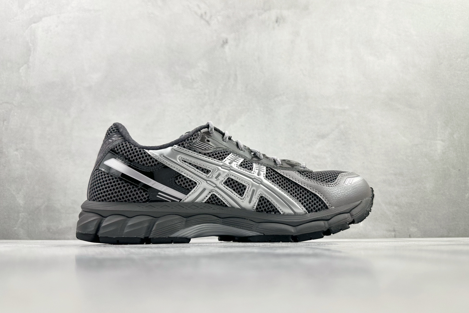 KITH x ASICS GEL-Kayano 12.1 黑银色 1203A930-020