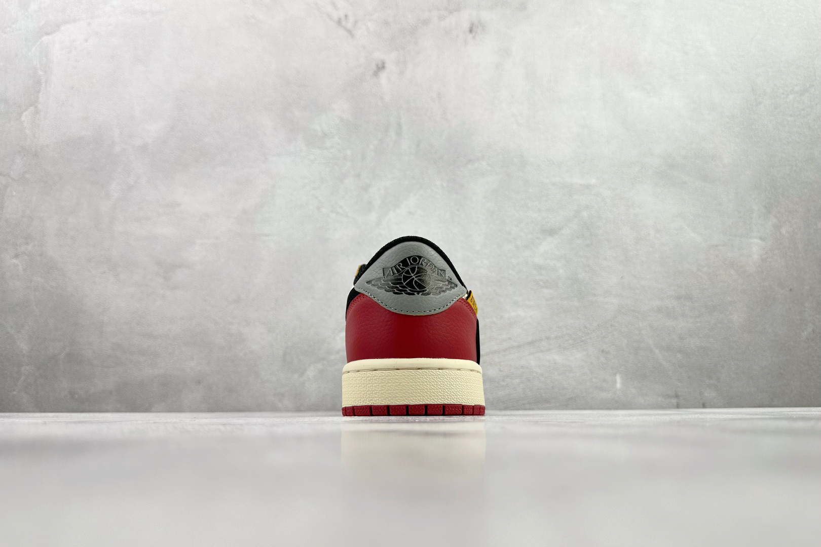 河源 Travis Scott x Jordan Air Jordan 1 黑白红货号：BV1300 1