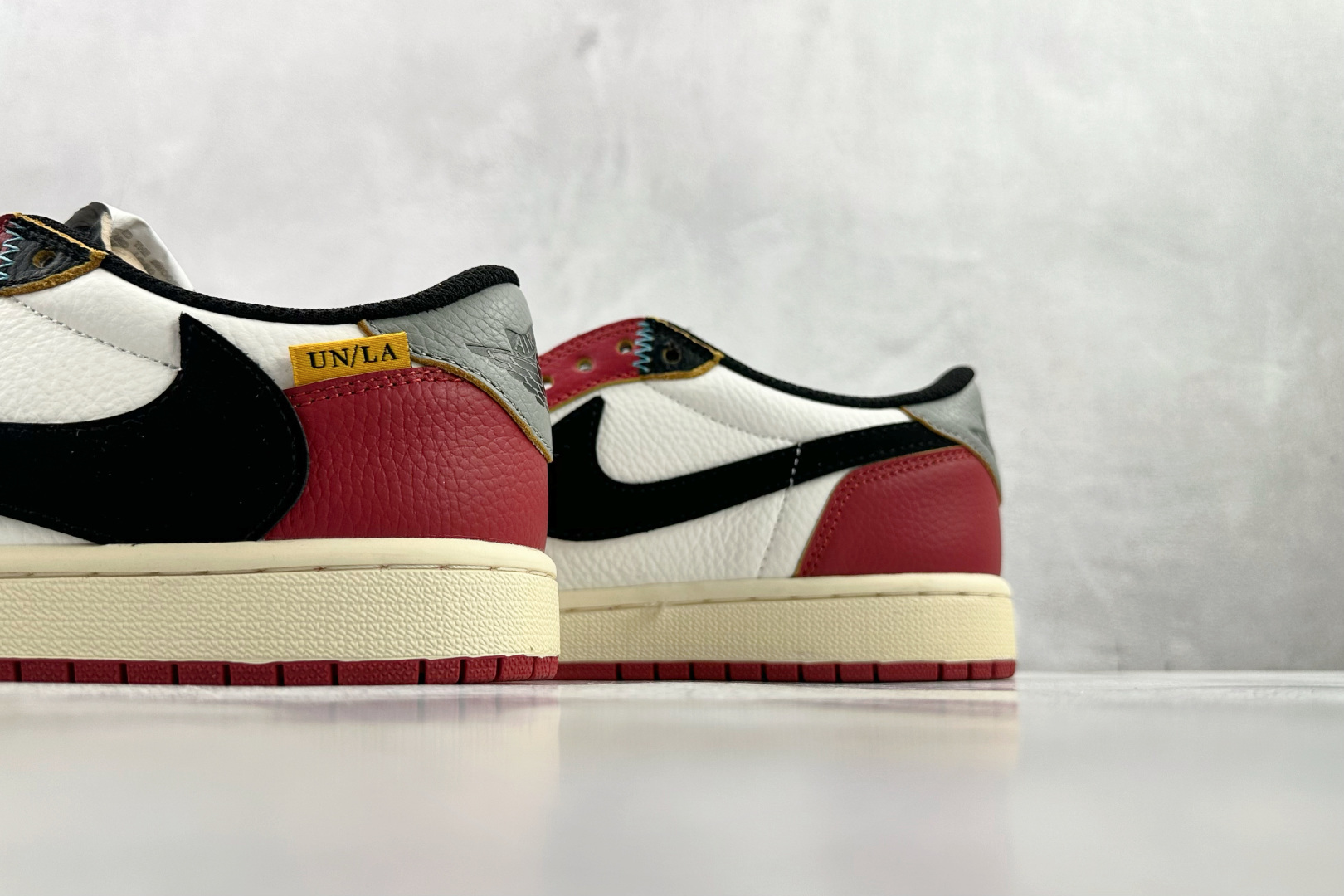 河源 Travis Scott x Jordan Air Jordan 1 黑白红货号：BV1300 1