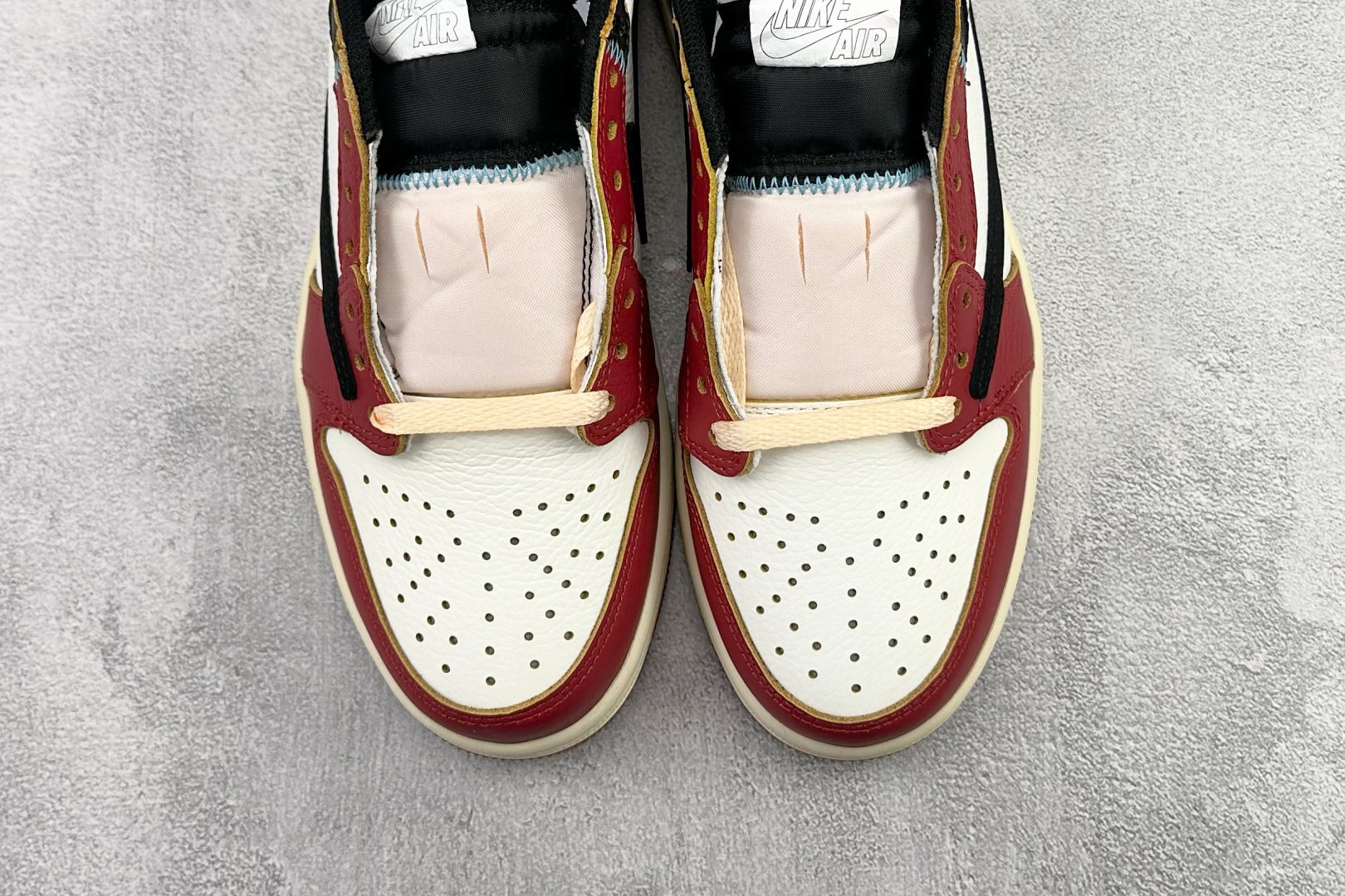河源 Travis Scott x Jordan Air Jordan 1 黑白红货号：BV1300 1