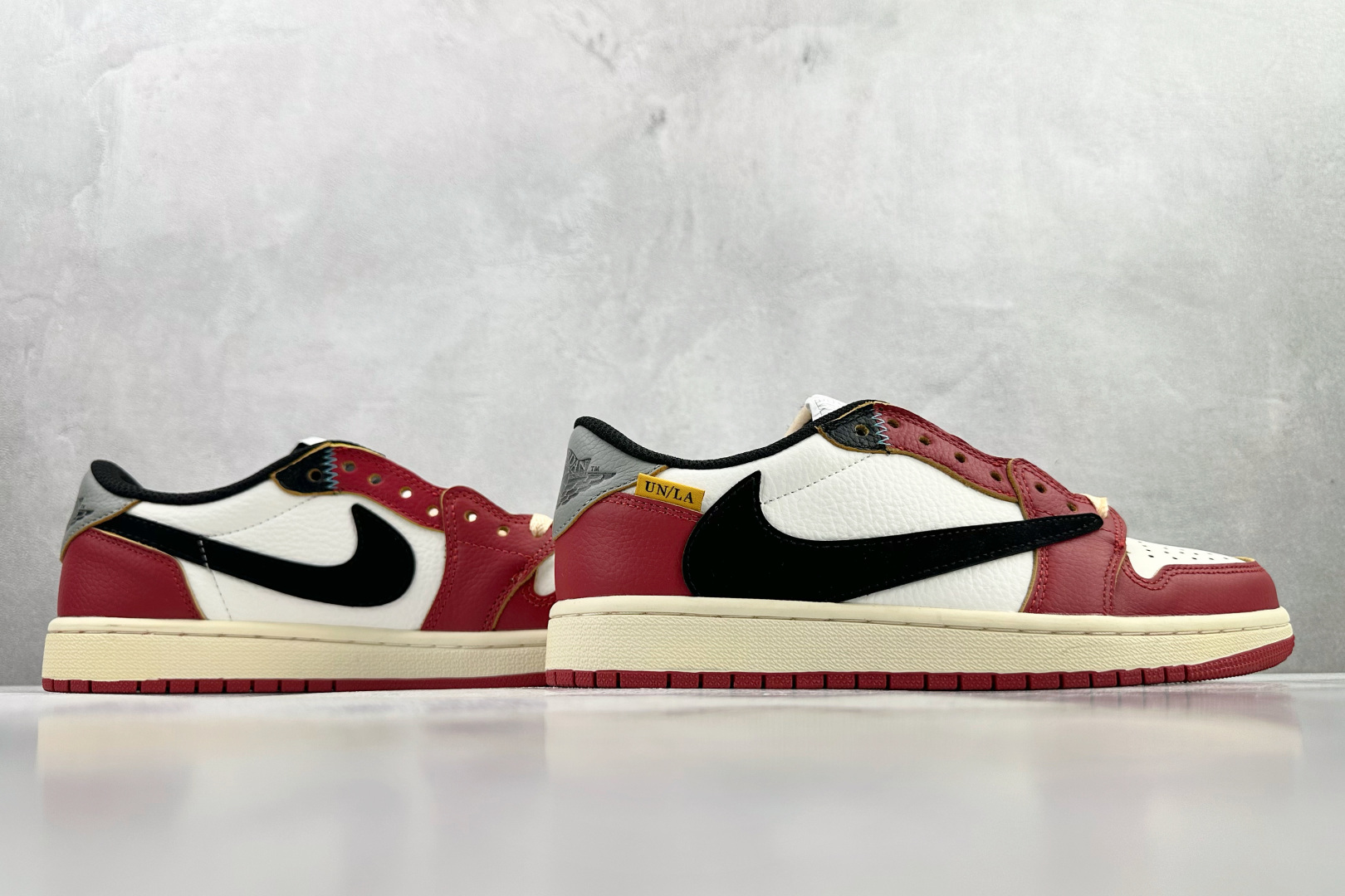 河源 Travis Scott x Jordan Air Jordan 1 黑白红货号：BV1300 1